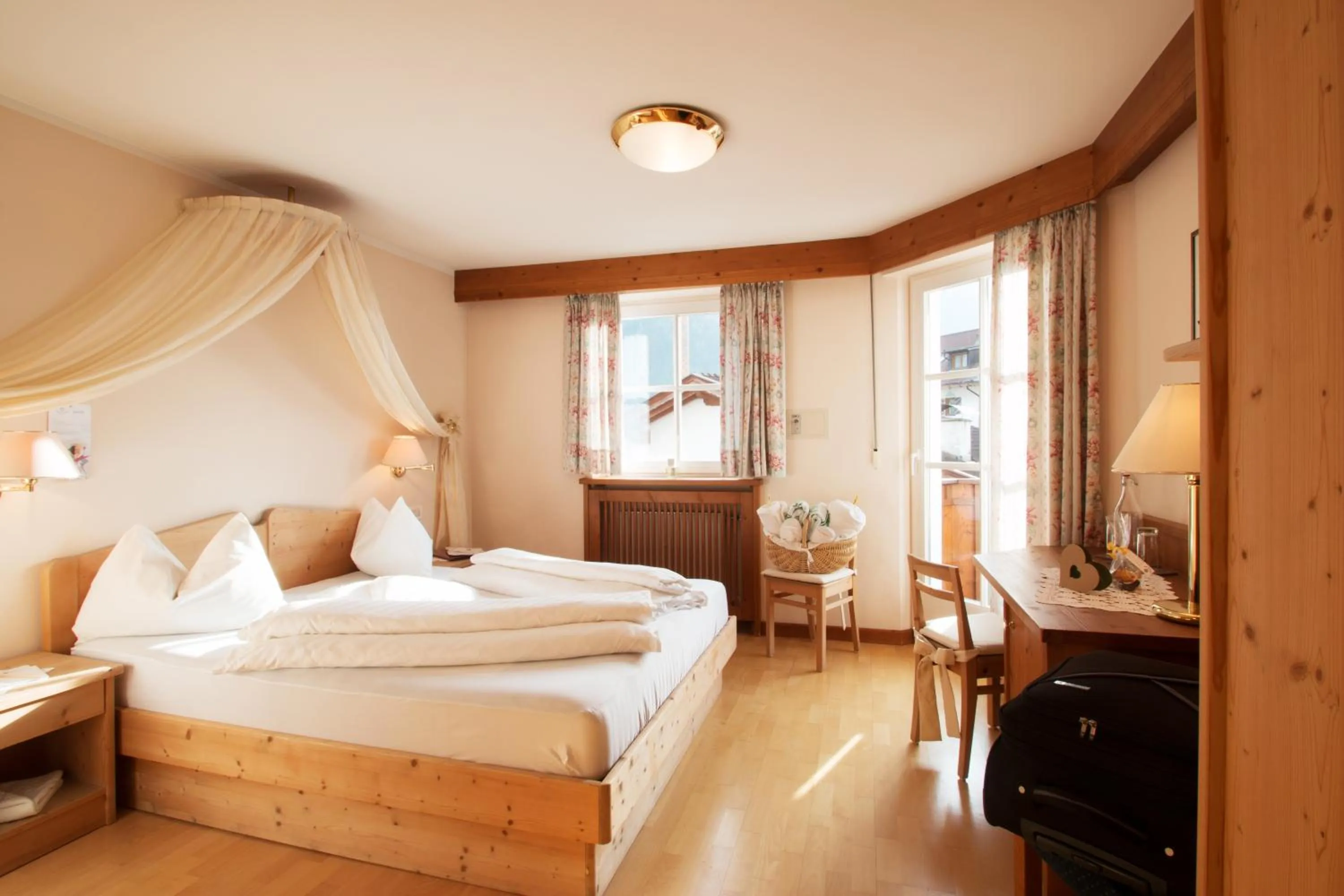 Bedroom, Bed in Schwarzer Adler