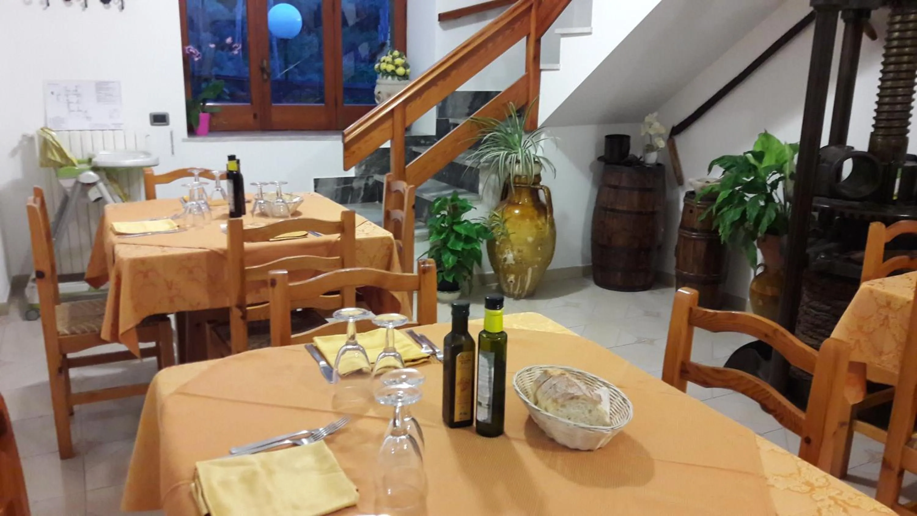 Restaurant/places to eat in Agriturismo La Lobra