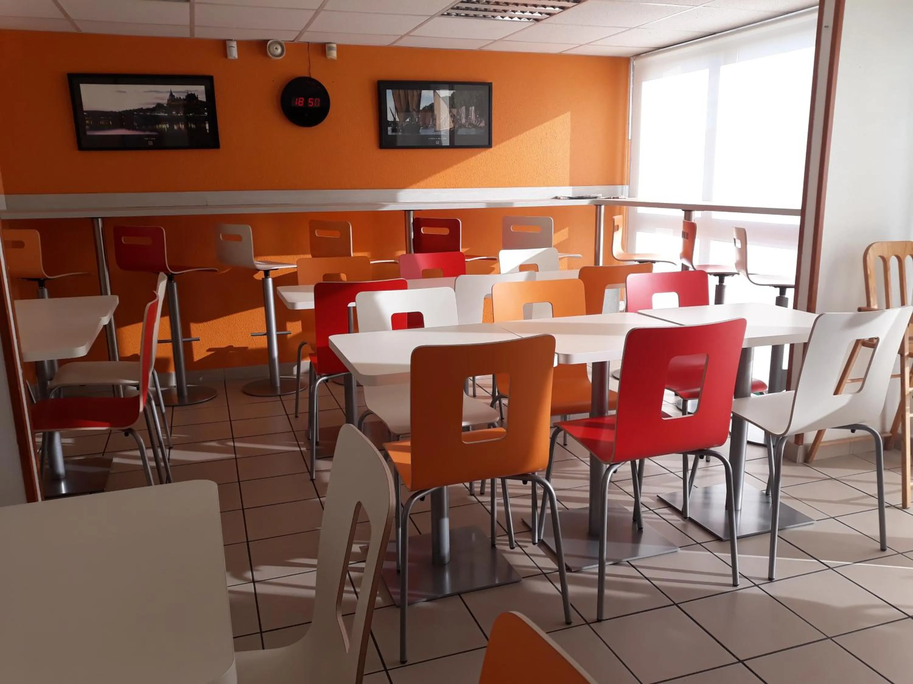 Restaurant/places to eat in Premiere Classe Orleans Ouest - La Chapelle St Mesmin