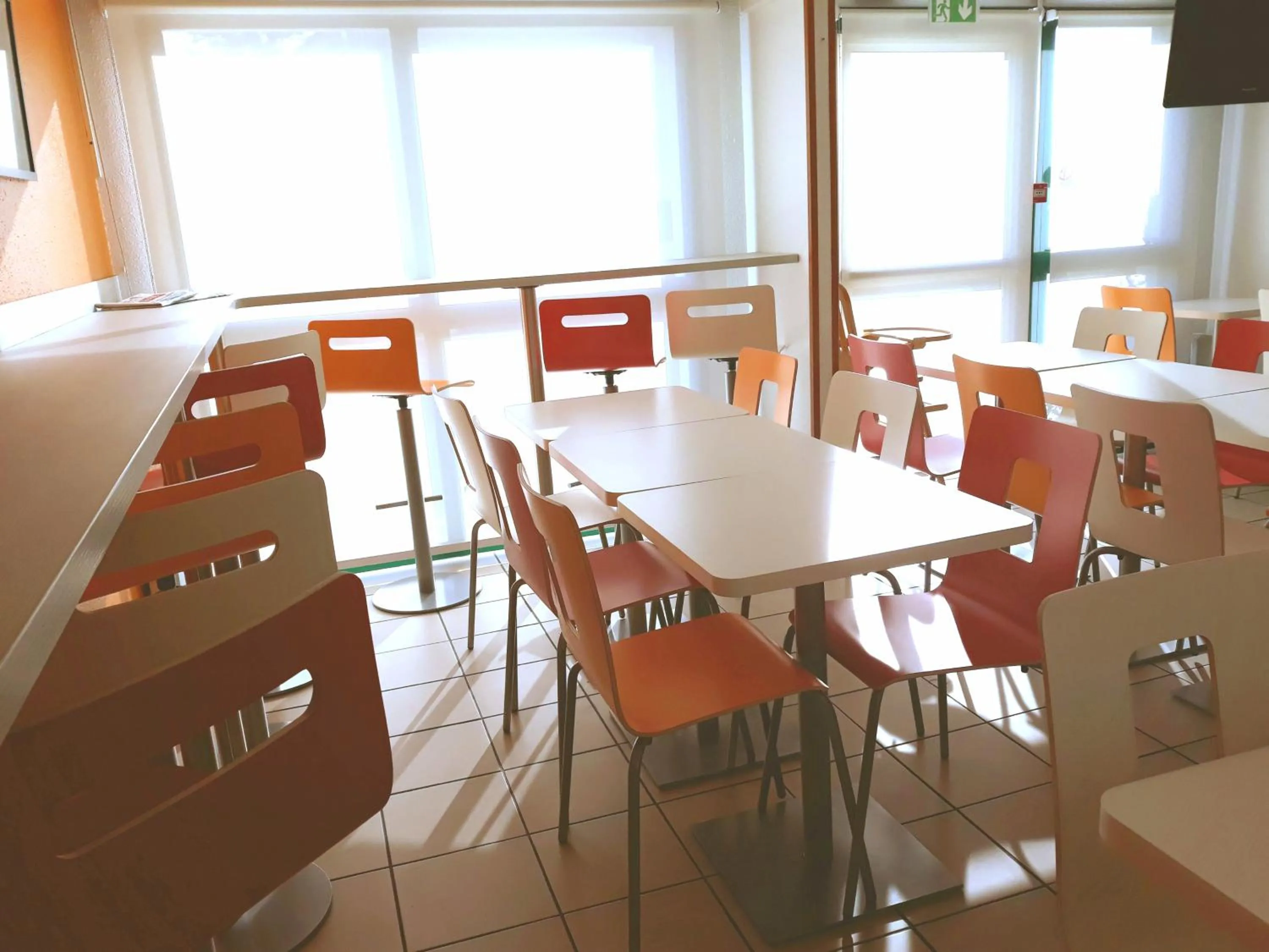 Communal lounge/ TV room in Premiere Classe Orleans Ouest - La Chapelle St Mesmin