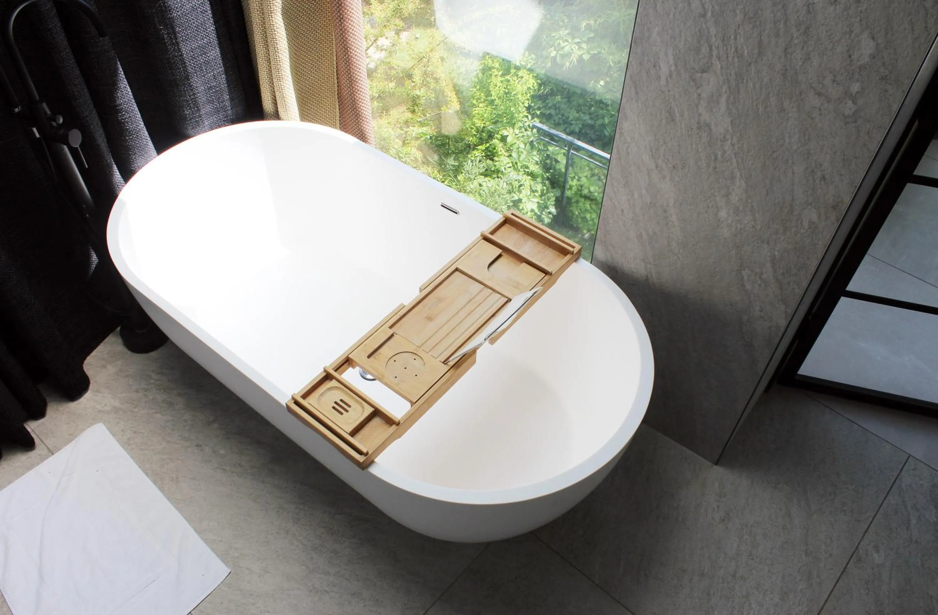 Bath in LA MAISON DE ROBINSON