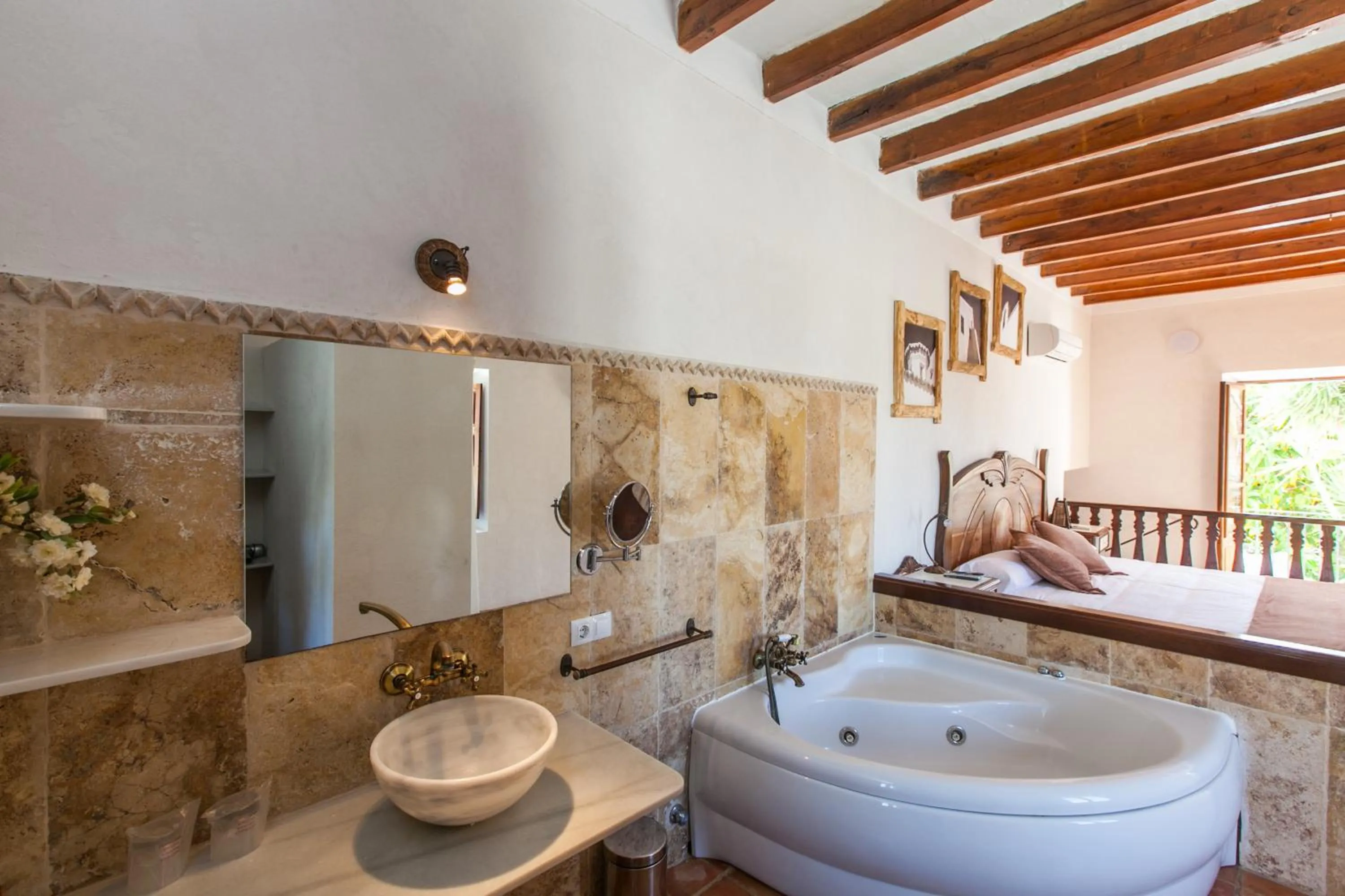 Photo of the whole room in Agroturismo Can Pere Sord