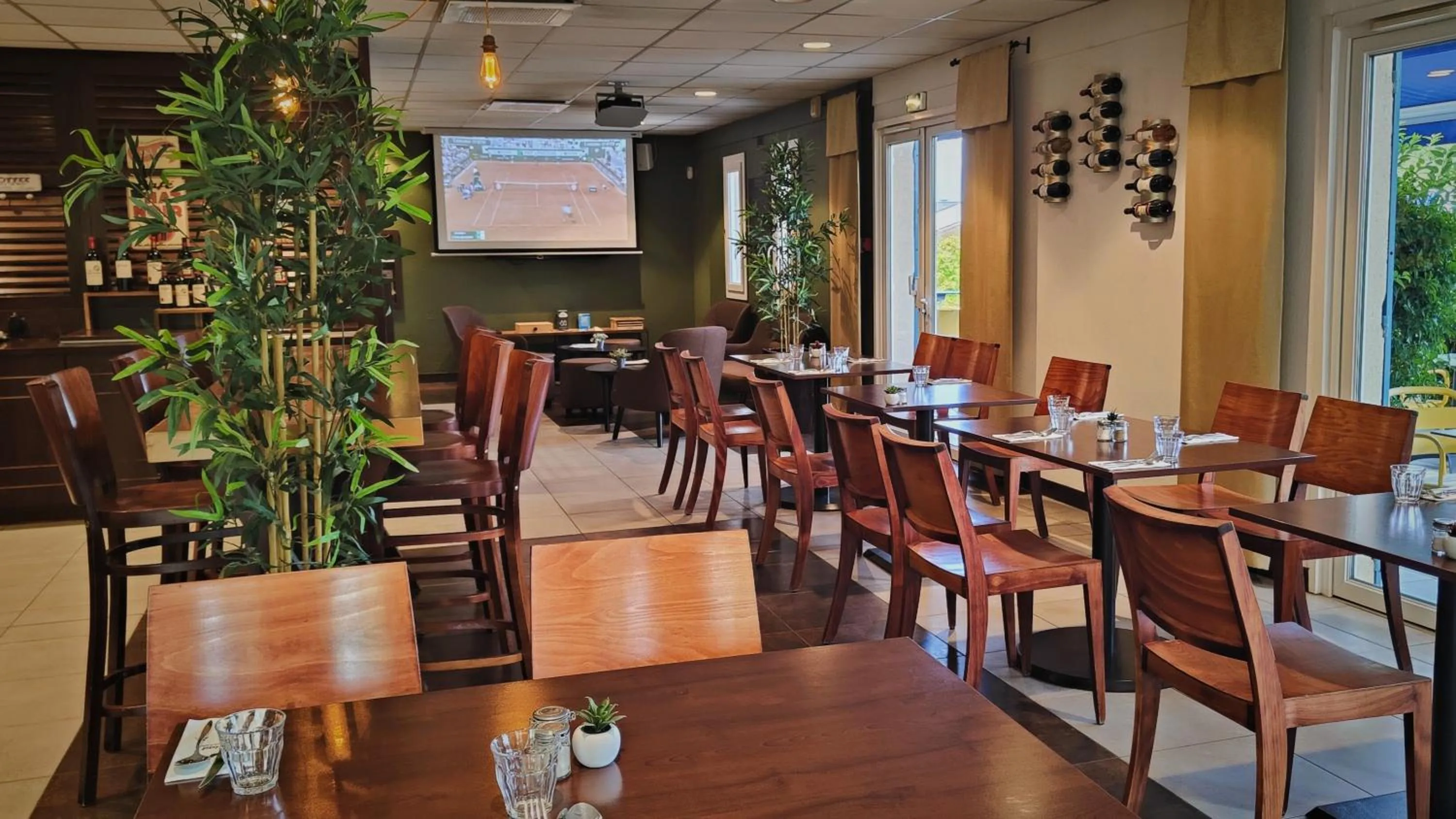 Restaurant/places to eat in Kyriad Libourne Saint Emilion