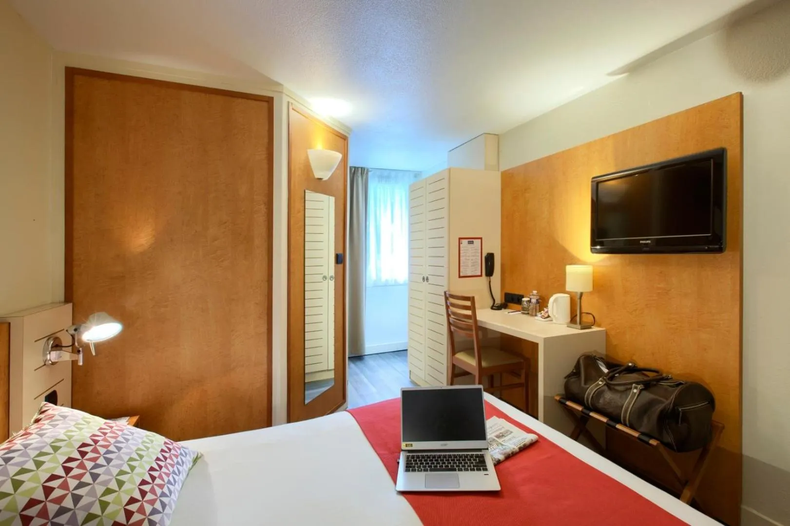 Bed in Kyriad Libourne Saint Emilion