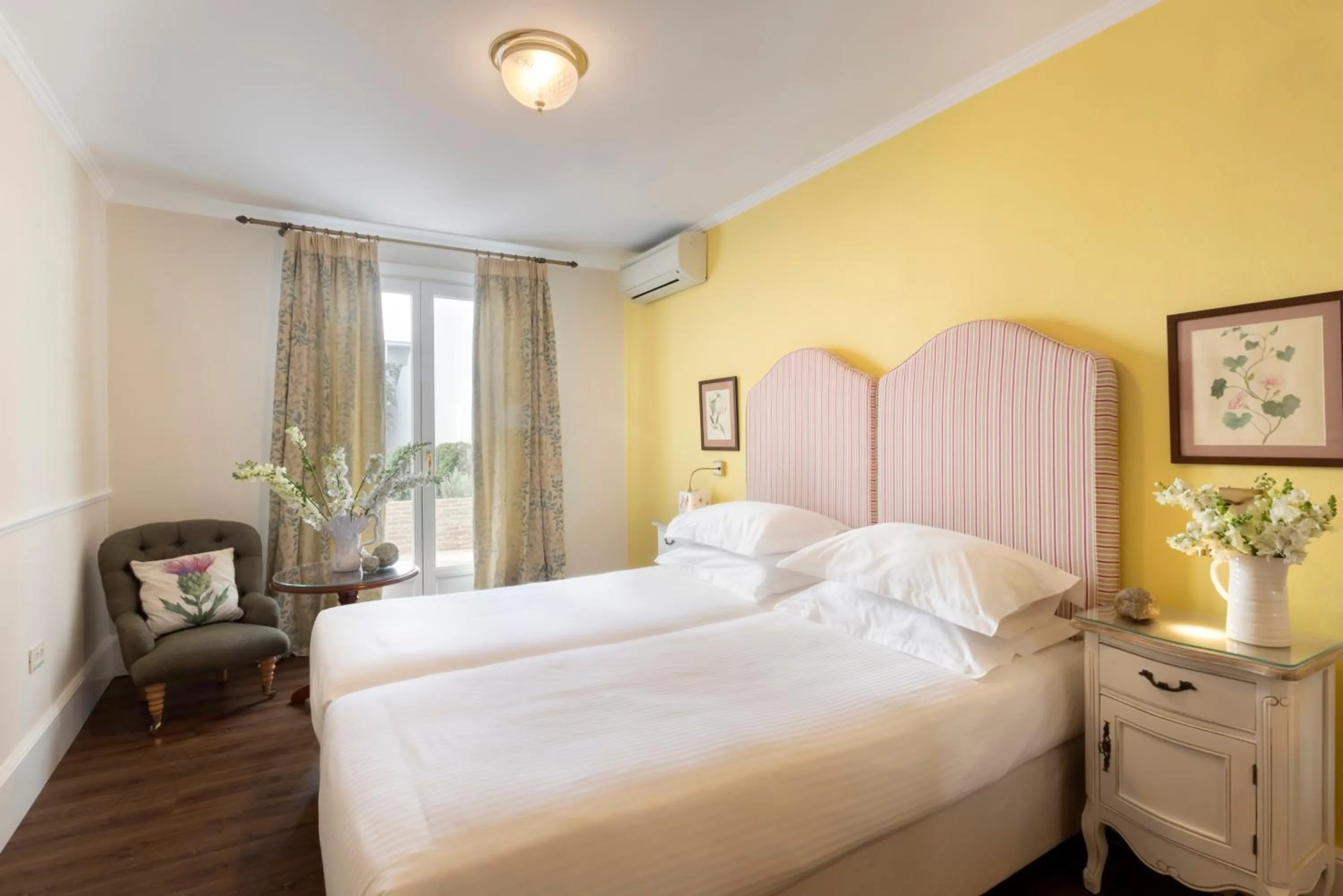 Photo of the whole room, Bed in Kouneni Apartments