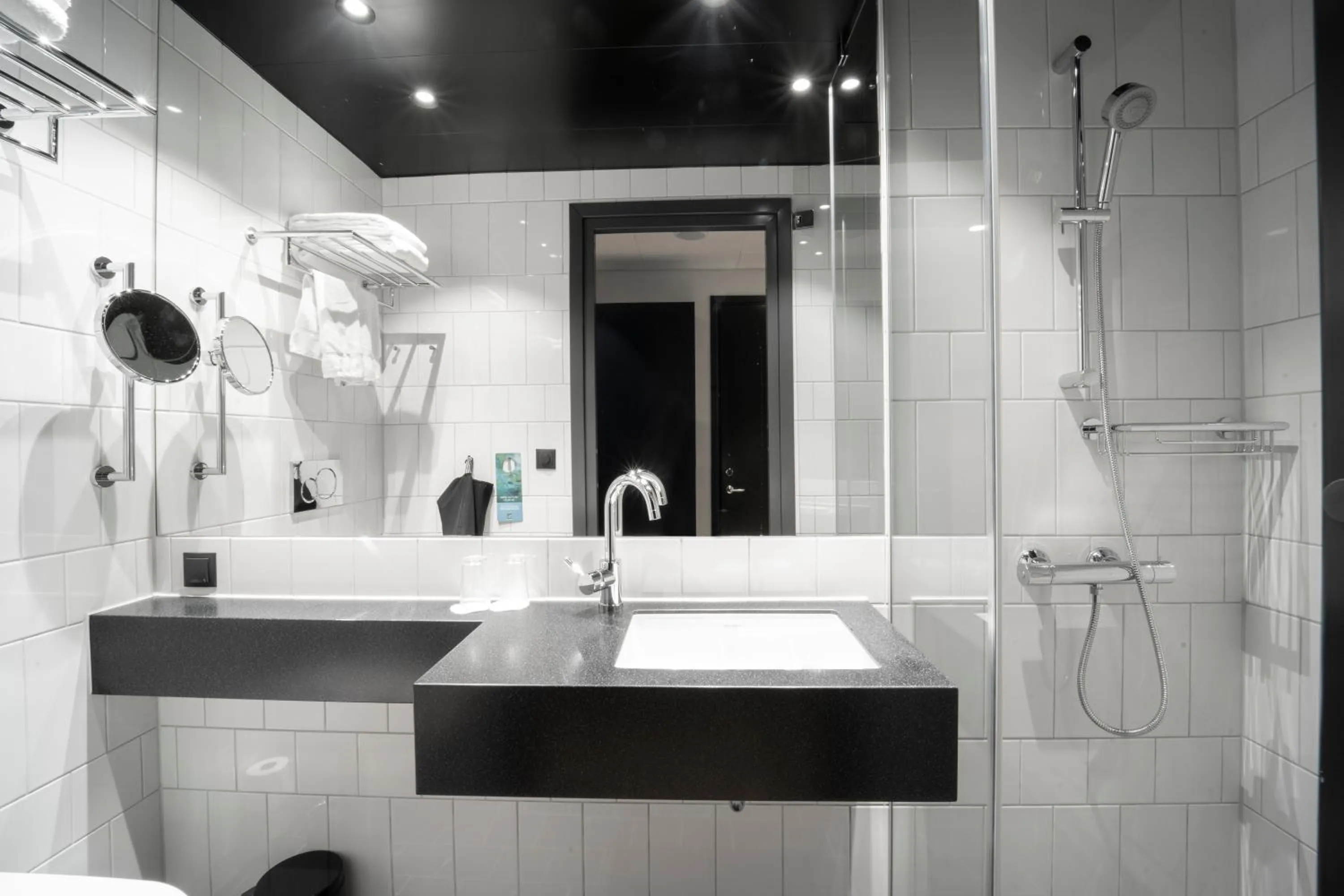 Shower in Quality Hotel Strawberry Arena