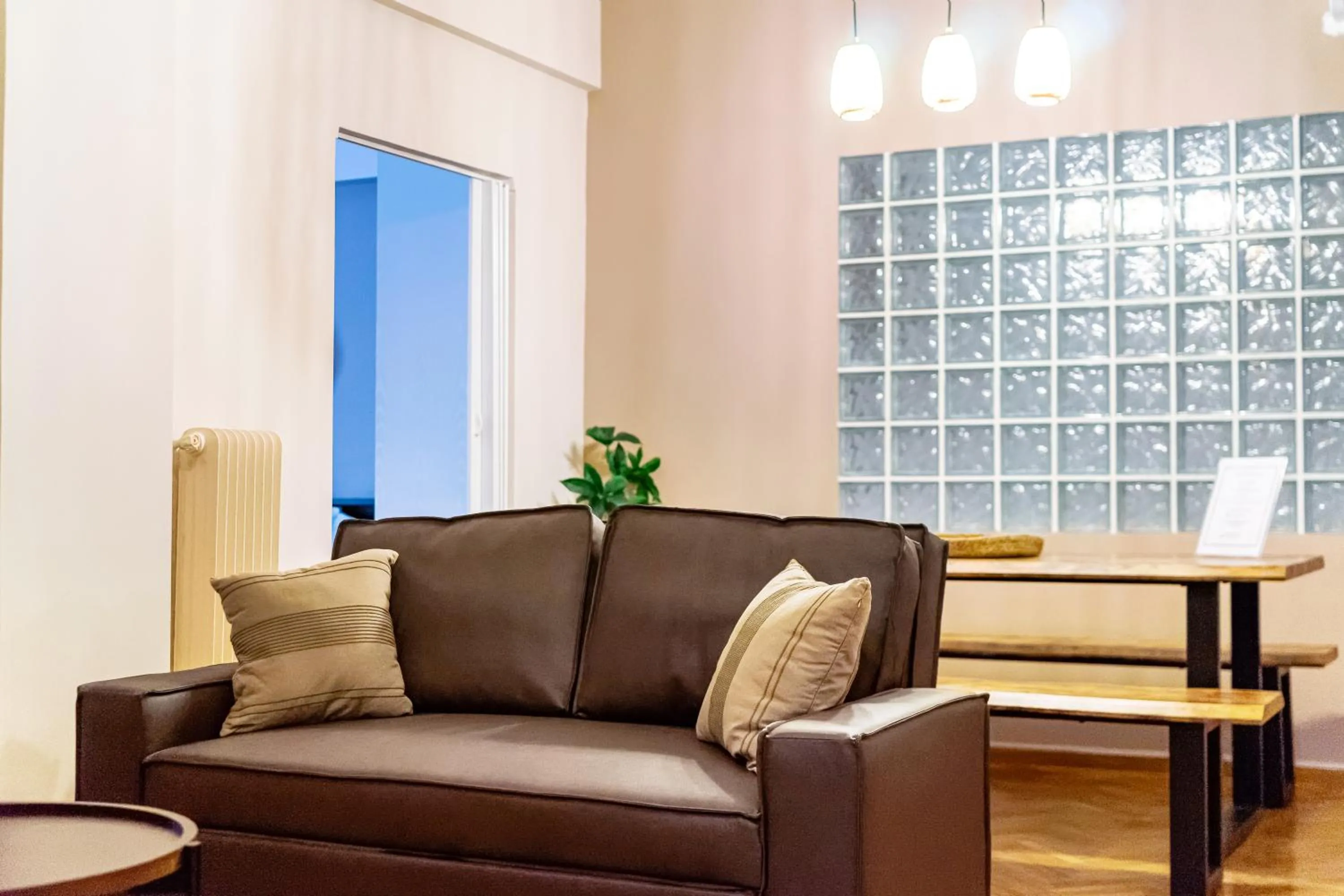 Living room in GK Niki by GK Properties