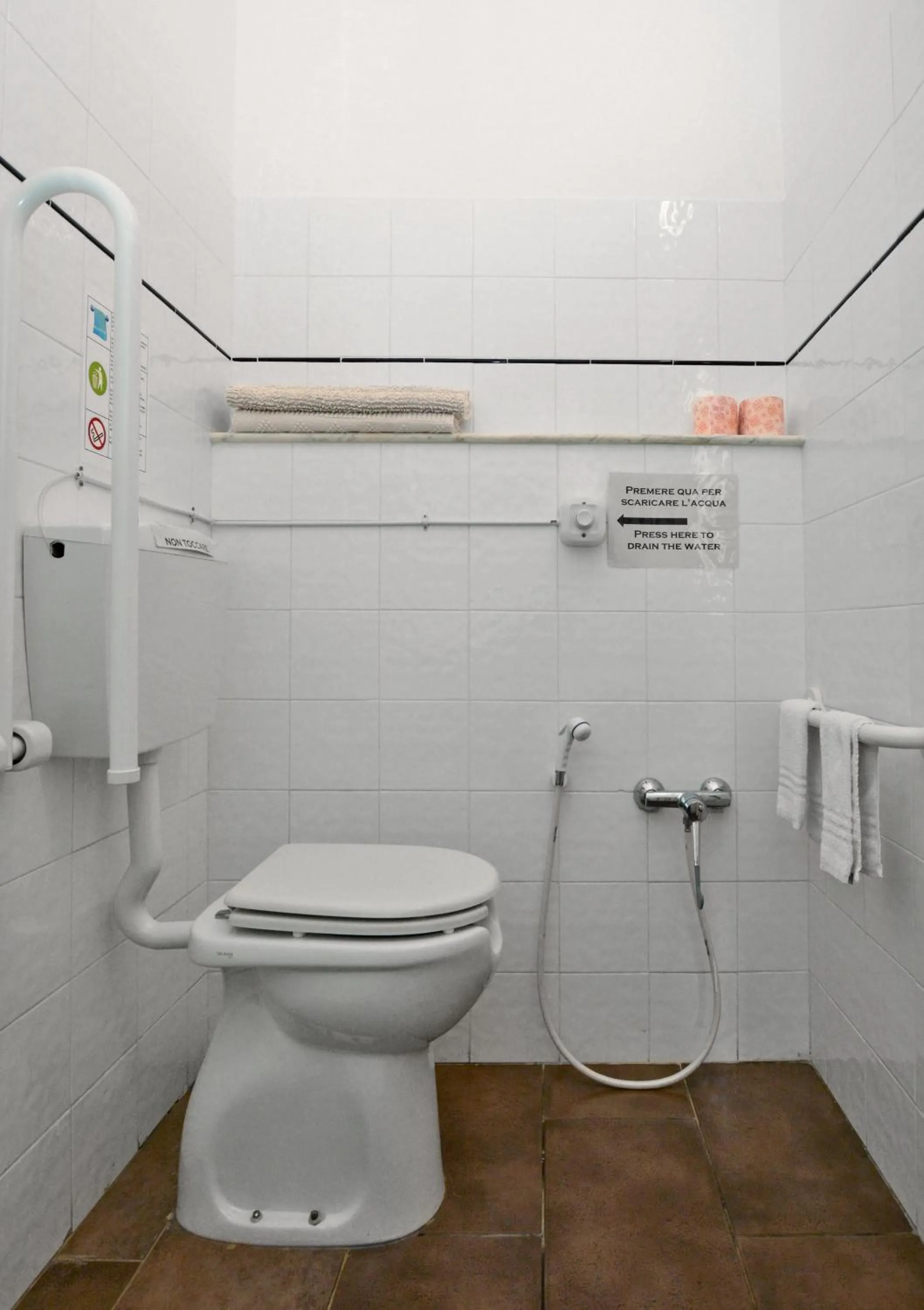 Shower in Albergo Italia