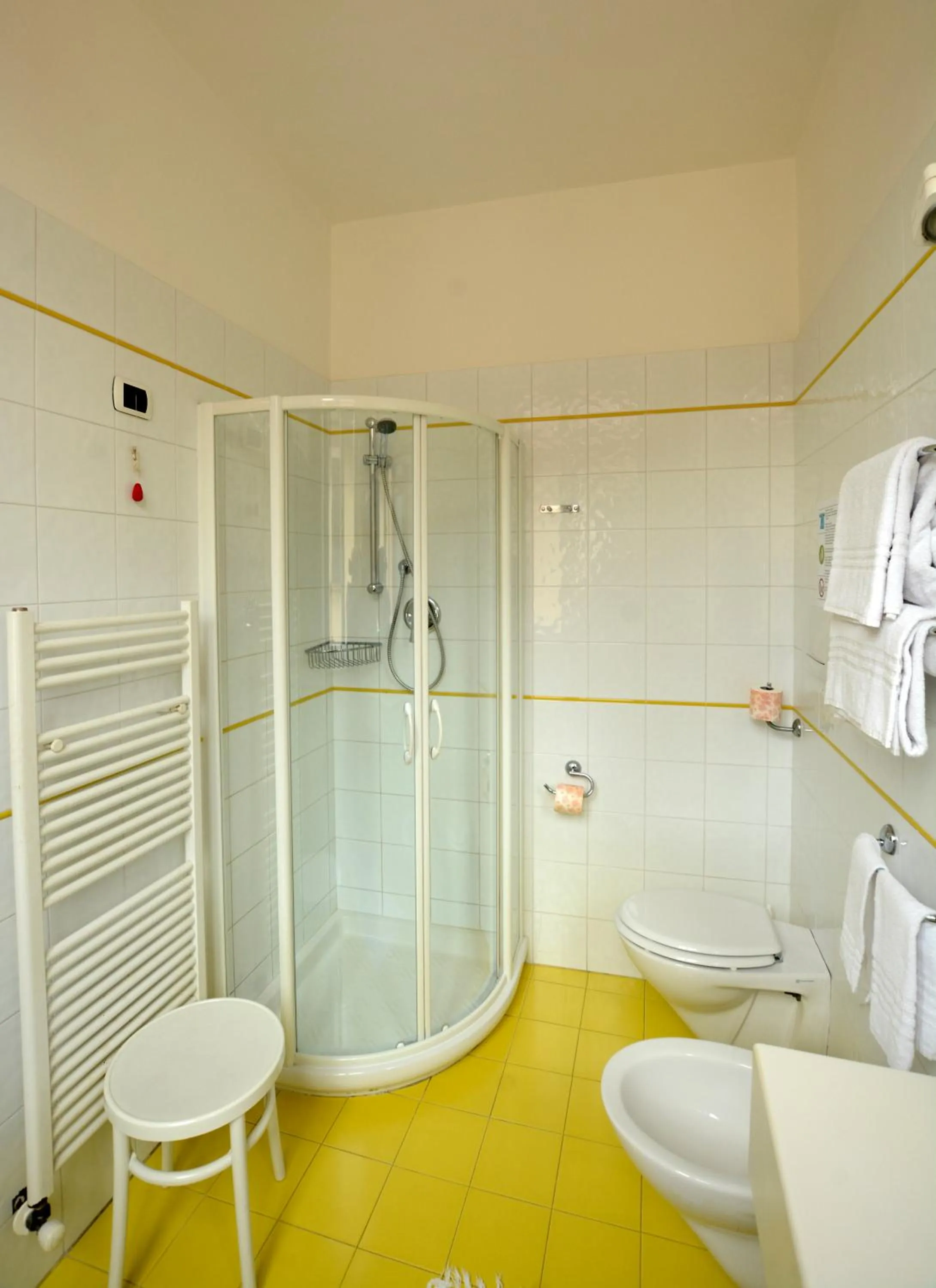 Shower in Albergo Italia