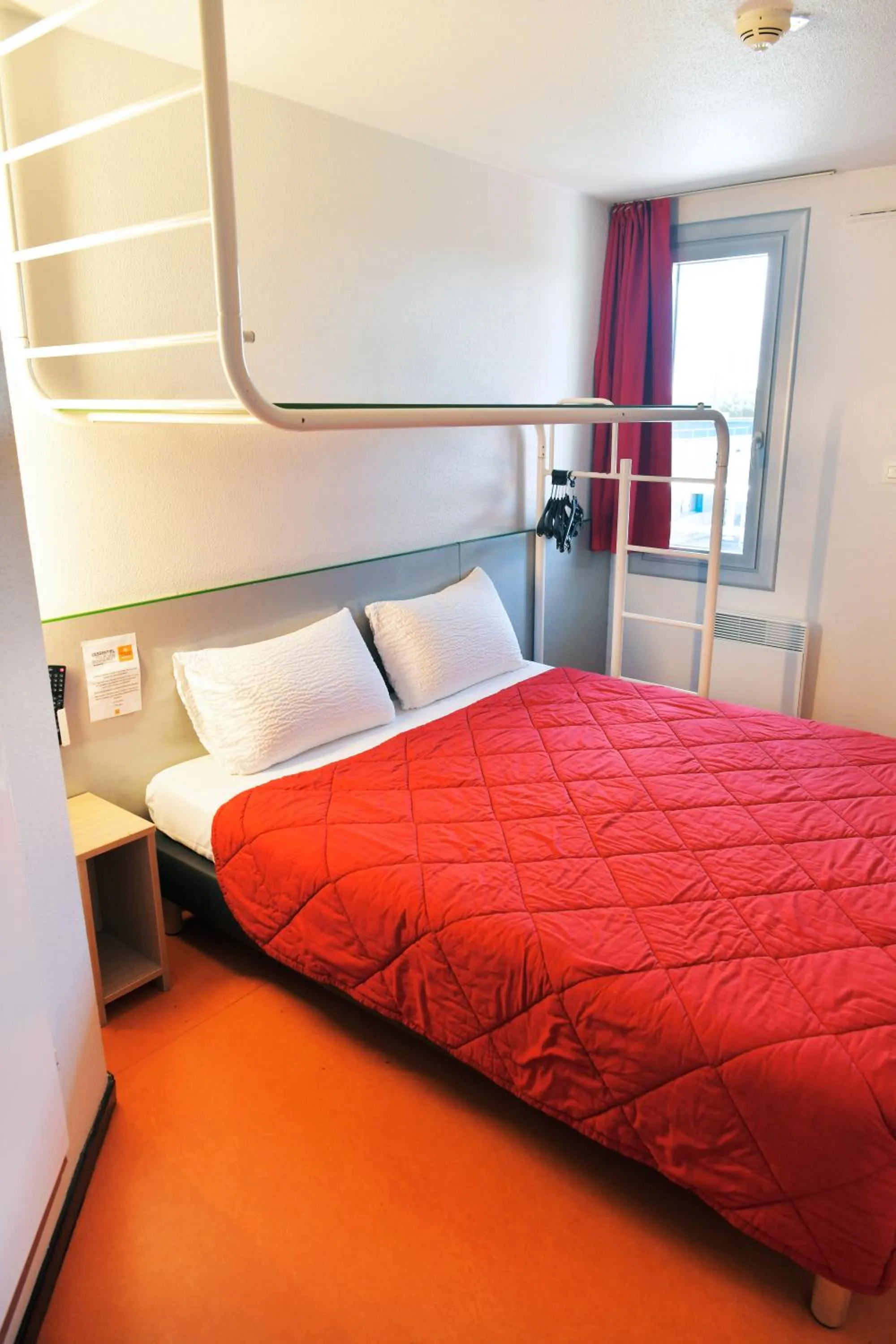 Photo of the whole room, Bed in Premiere Classe Saint Nazaire - Trignac
