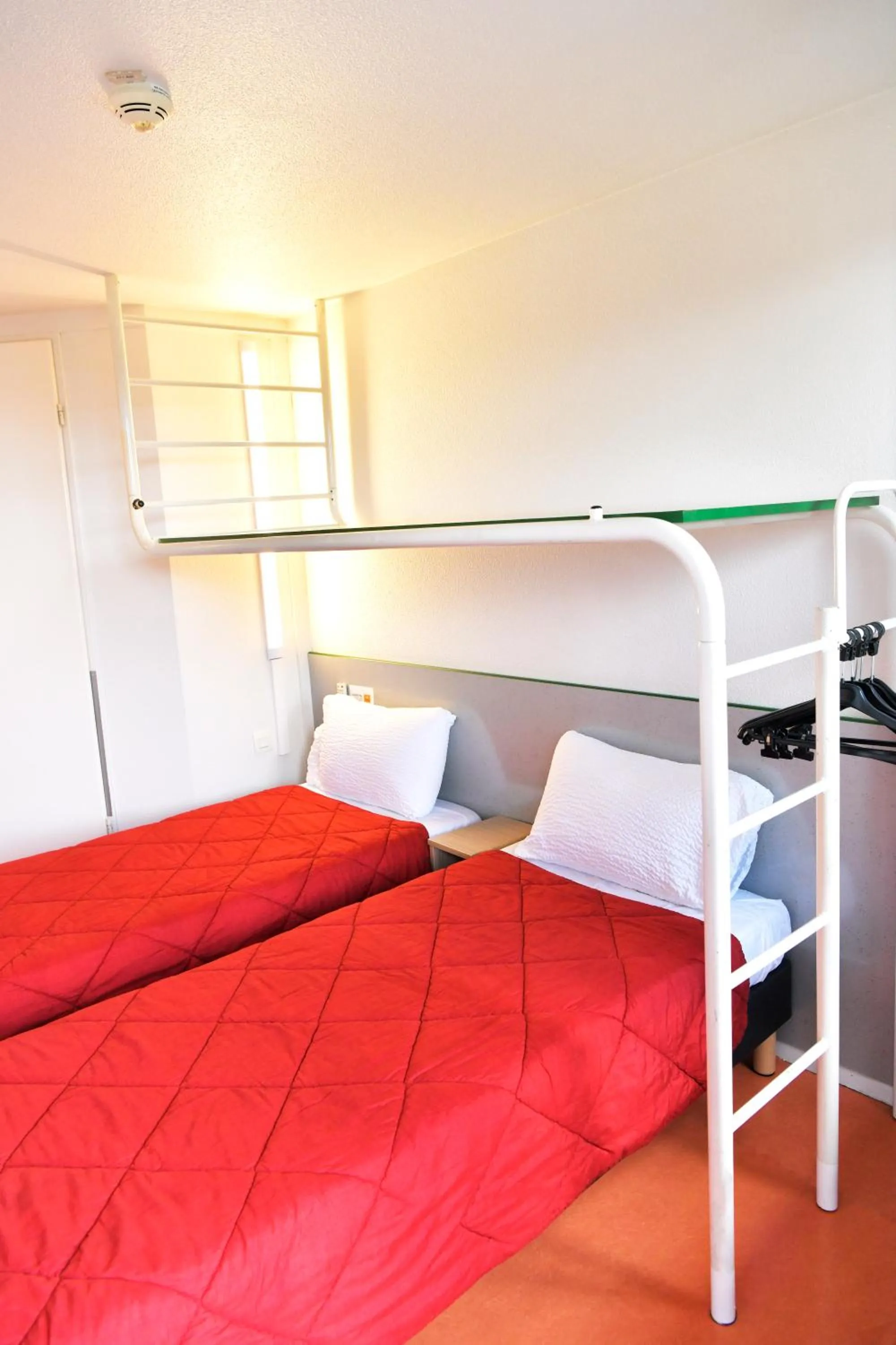 Photo of the whole room, Bed in Premiere Classe Saint Nazaire - Trignac