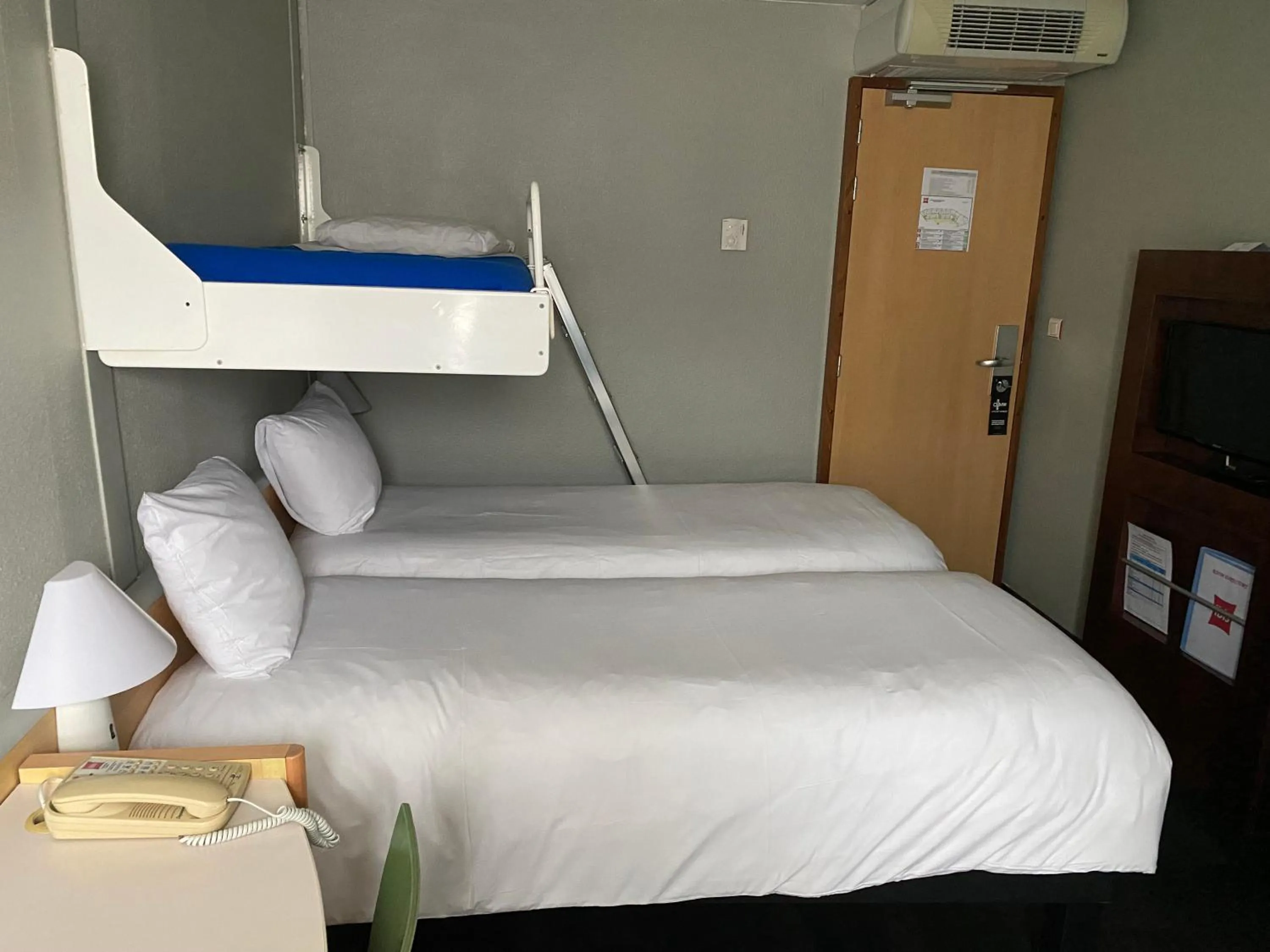 Bed in ibis Poitiers Centre