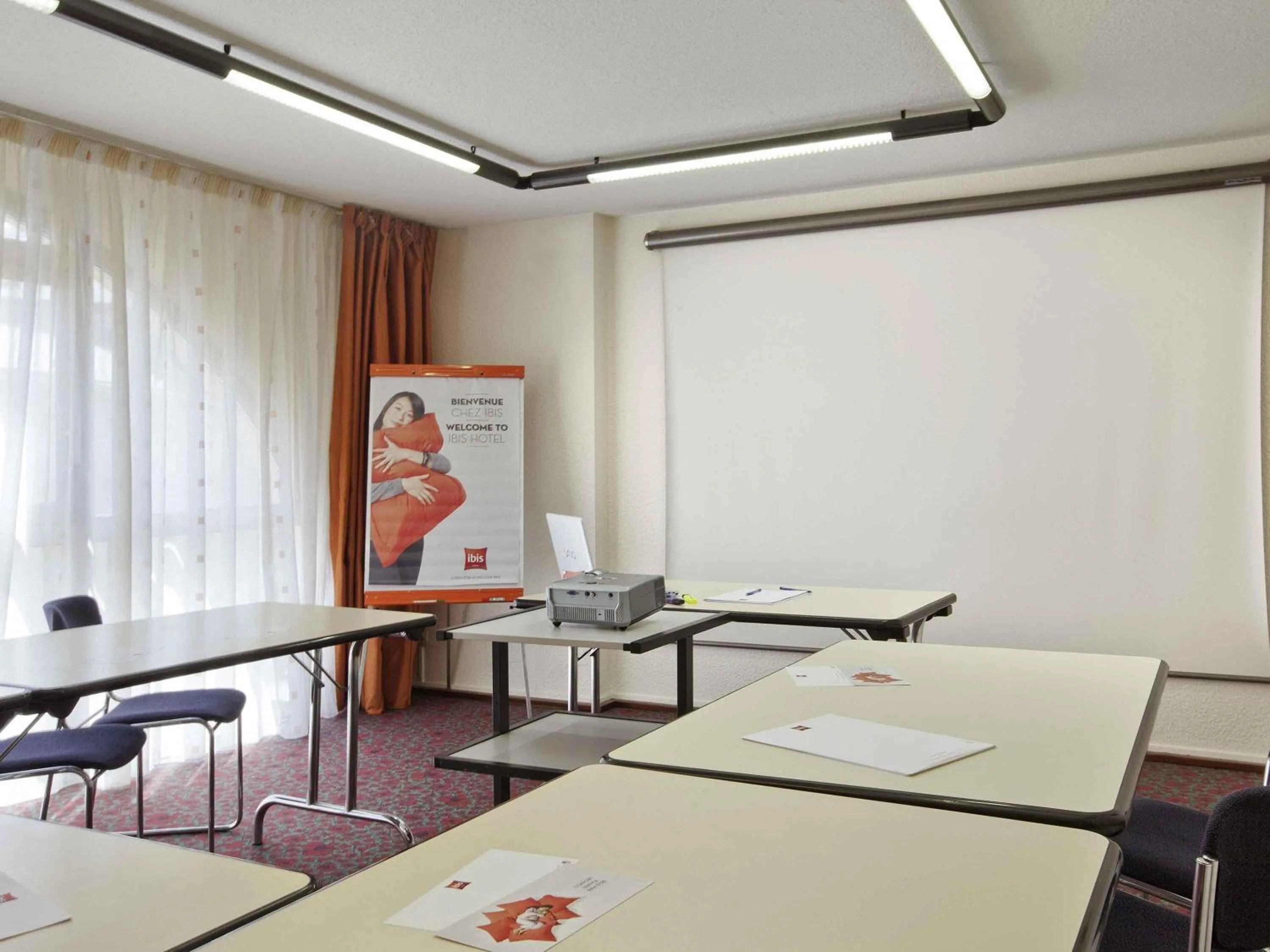 Meeting/conference room in ibis Poitiers Centre