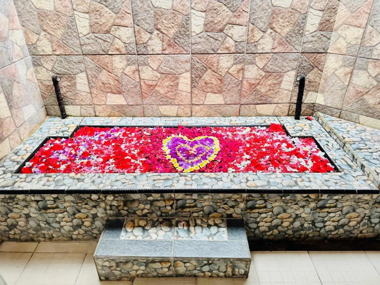 Property building in Bungalow Geringsing