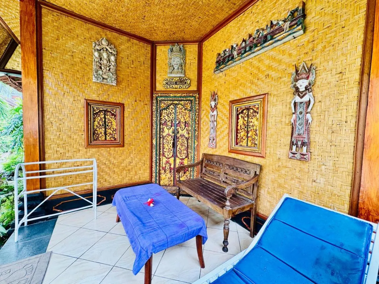 Property building in Bungalow Geringsing