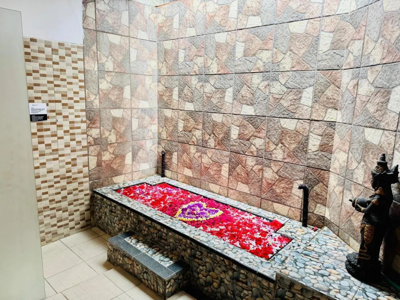 Bathroom in Bungalow Geringsing