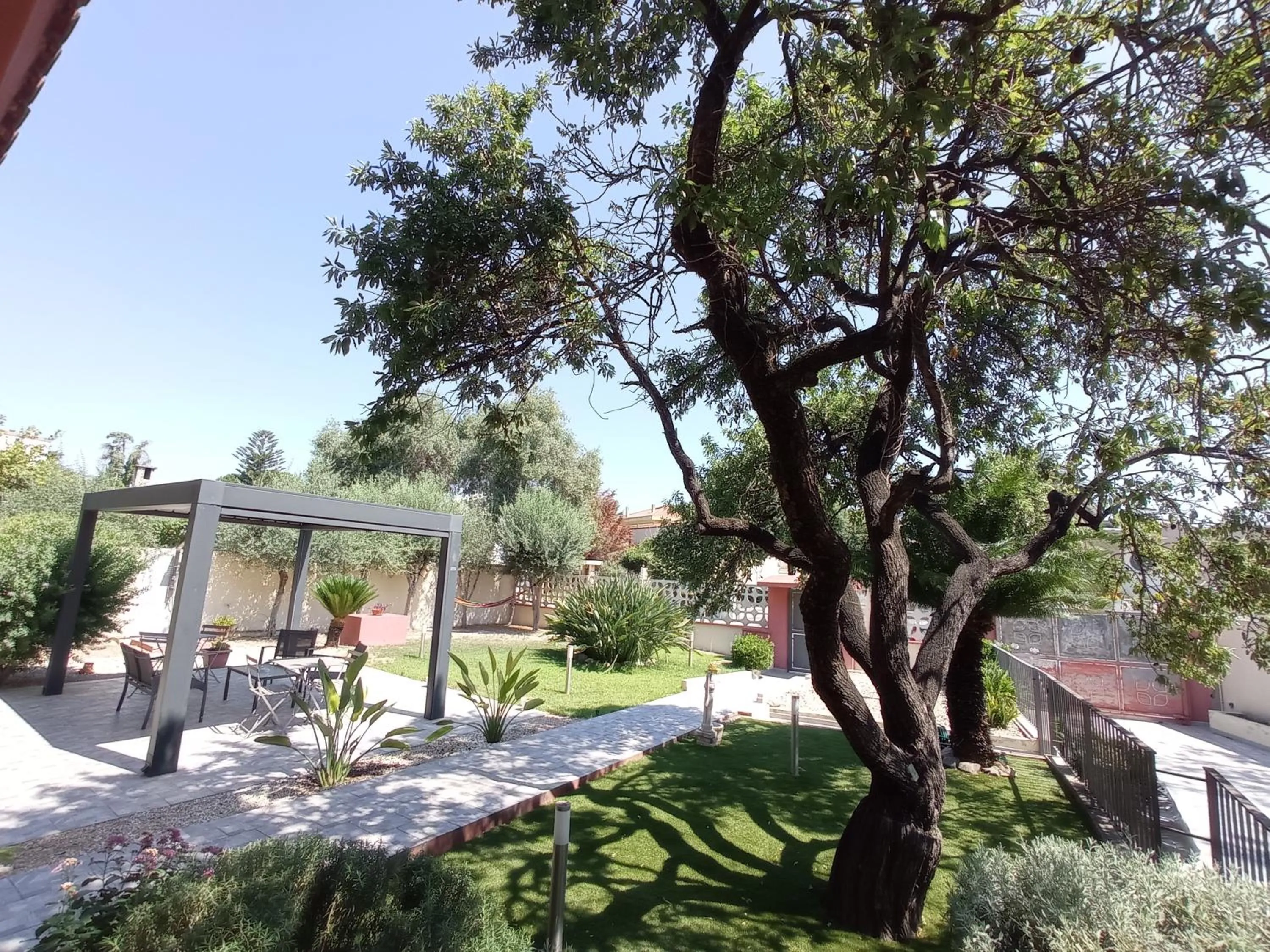 Garden view in Bed&Breakfast Villa Nora