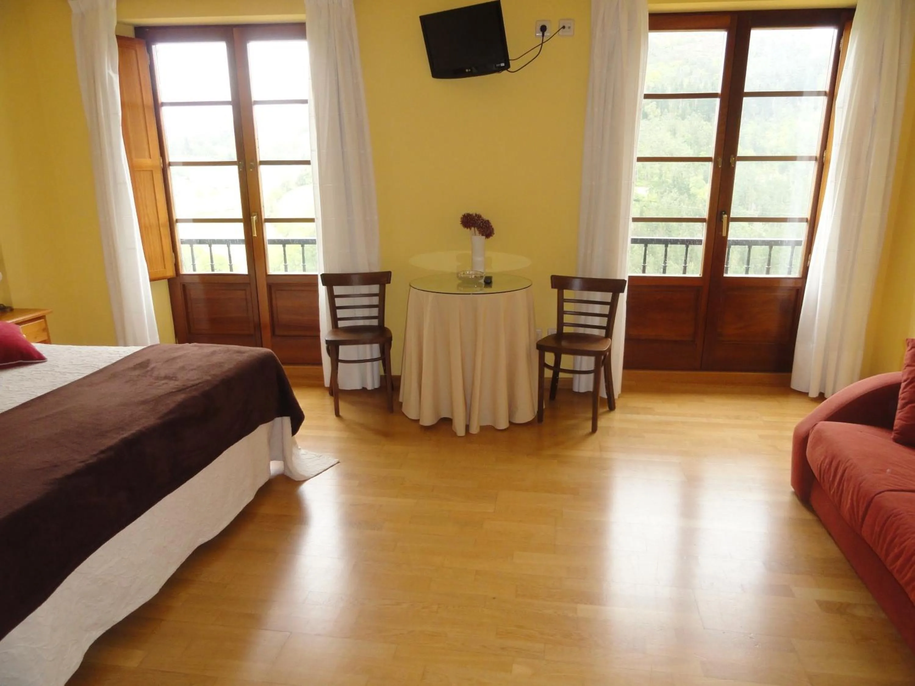 View (from property/room), Bed in Hotel Restaurante Casa Petronila