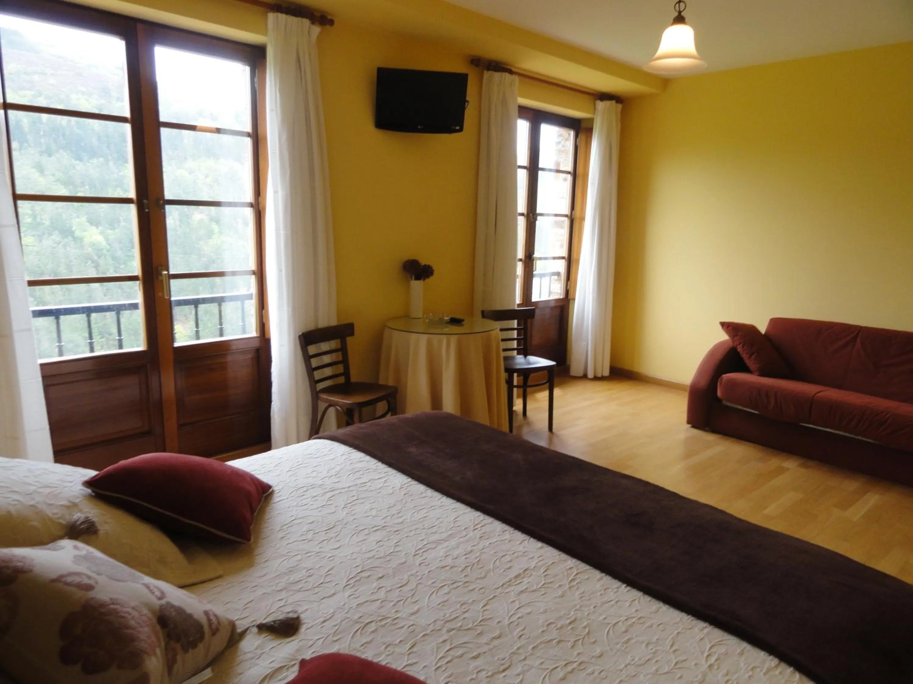Photo of the whole room, Bed in Hotel Restaurante Casa Petronila