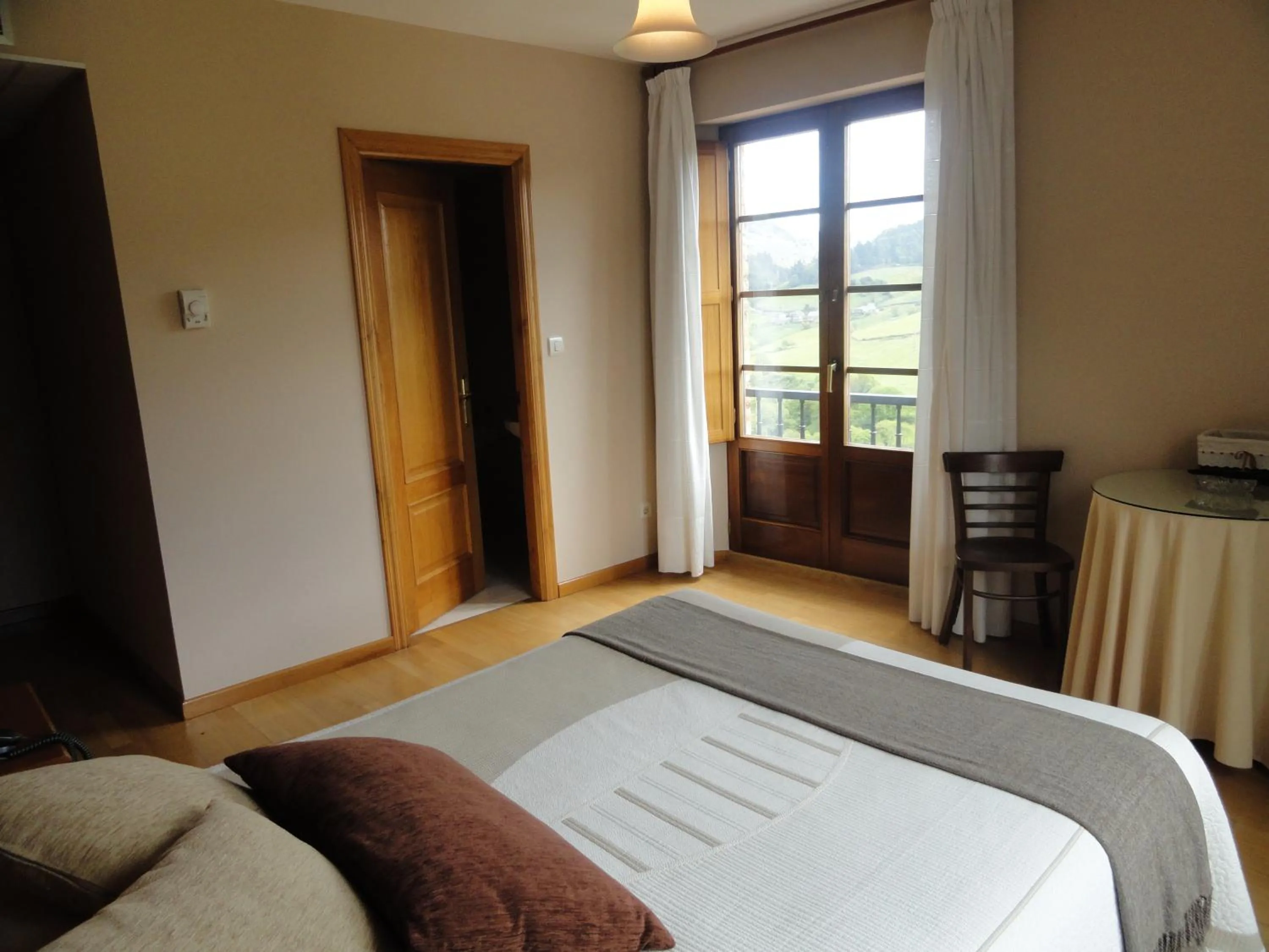 View (from property/room), Bed in Hotel Restaurante Casa Petronila