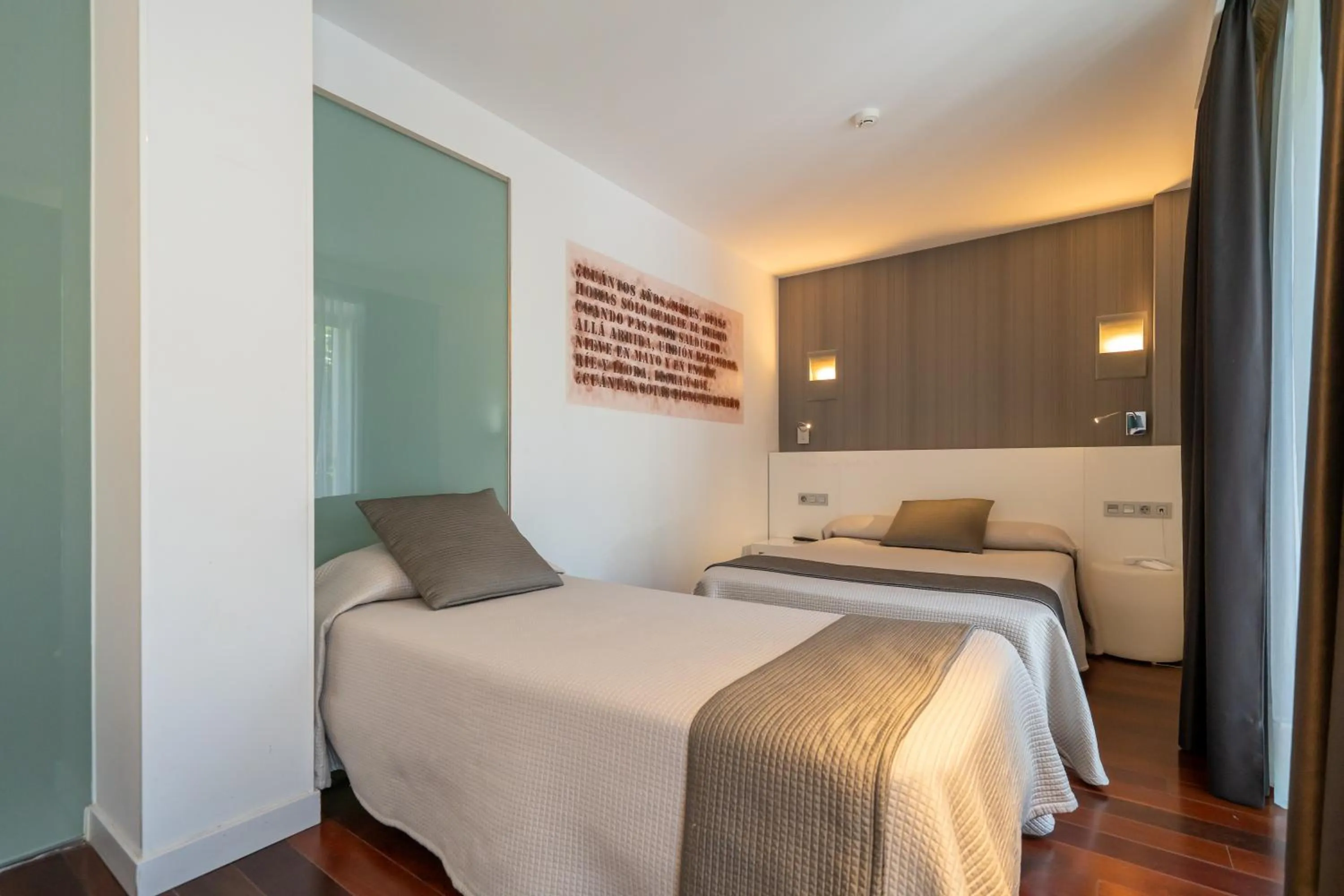 Bed in Hotel Apolonia Soria