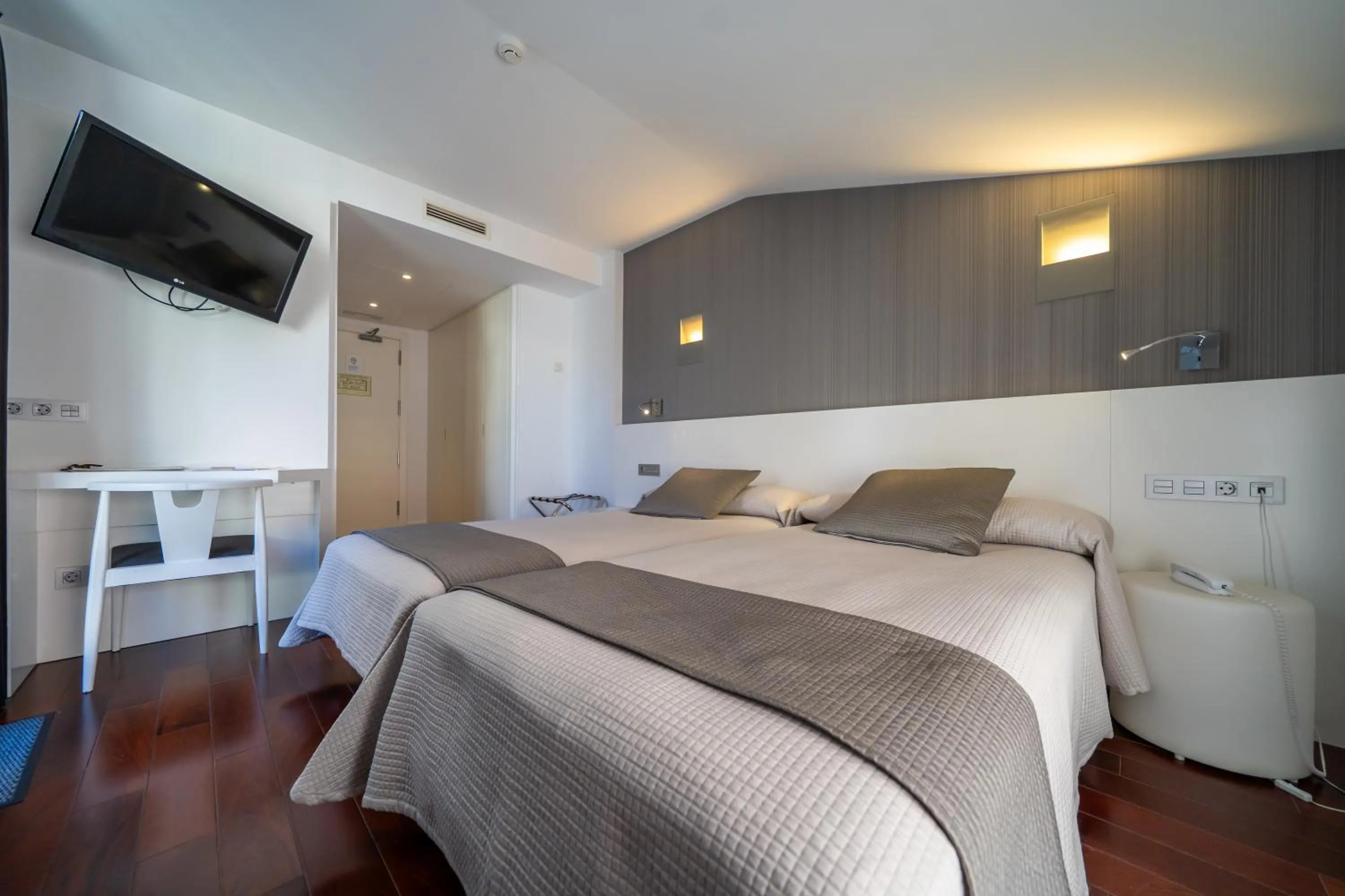 Bed in Hotel Apolonia Soria