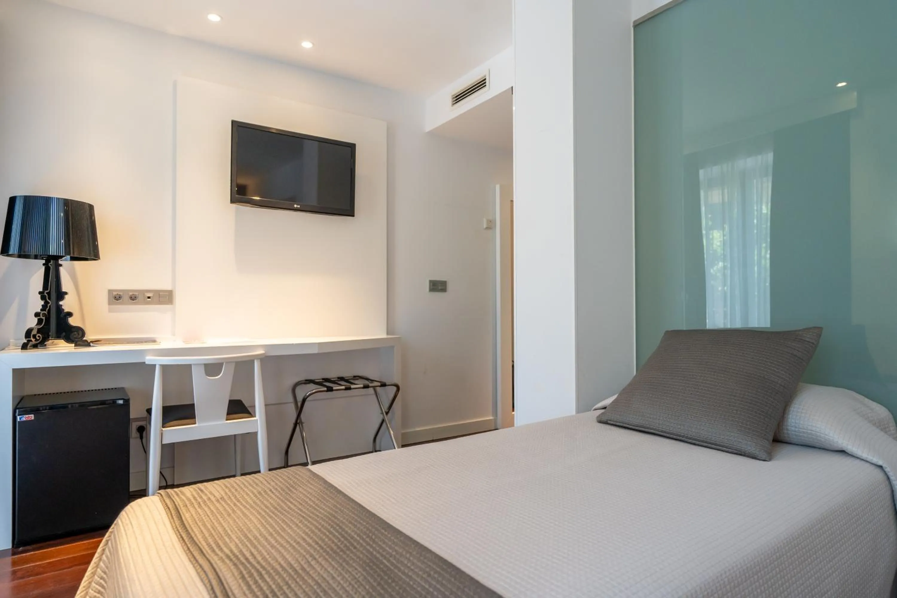 Bed in Hotel Apolonia Soria