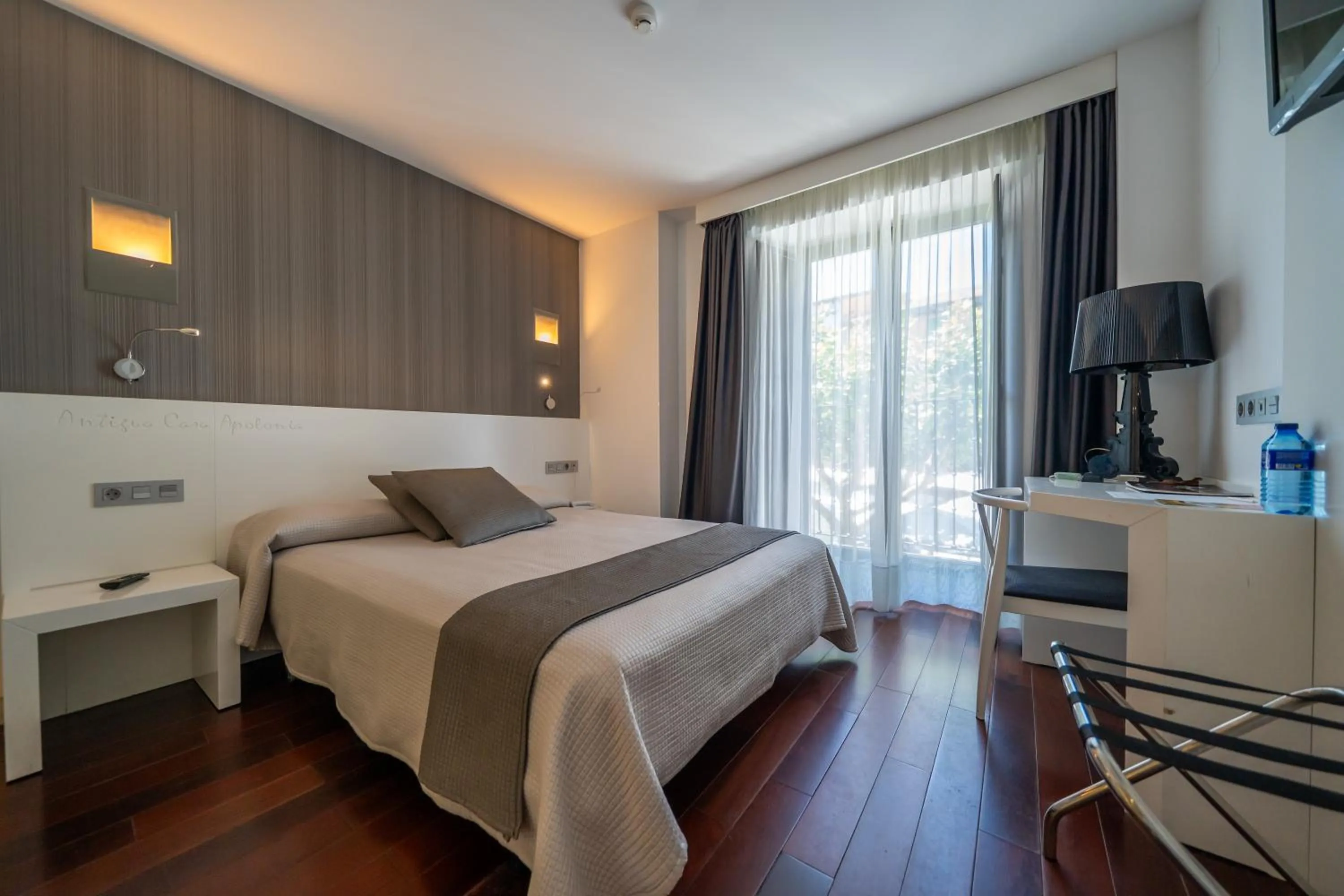 Bed in Hotel Apolonia Soria