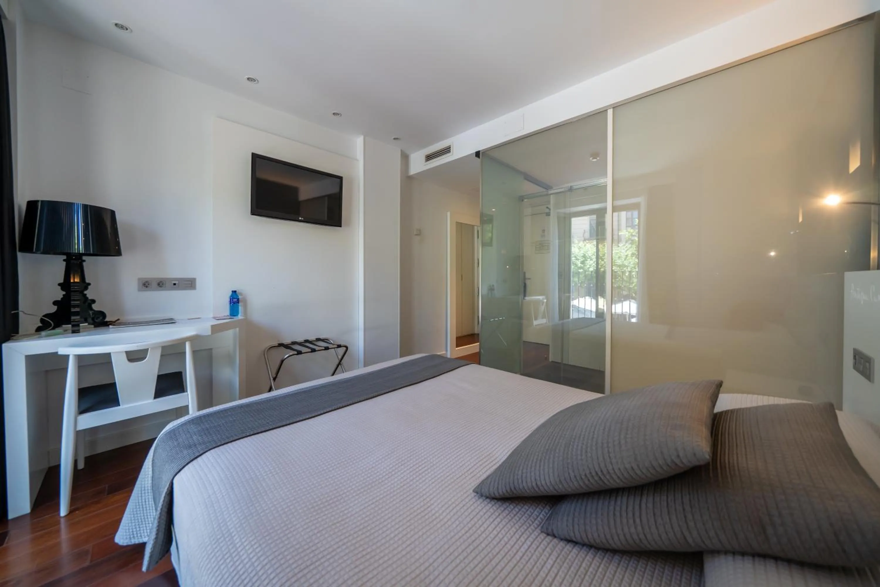 Bed in Hotel Apolonia Soria