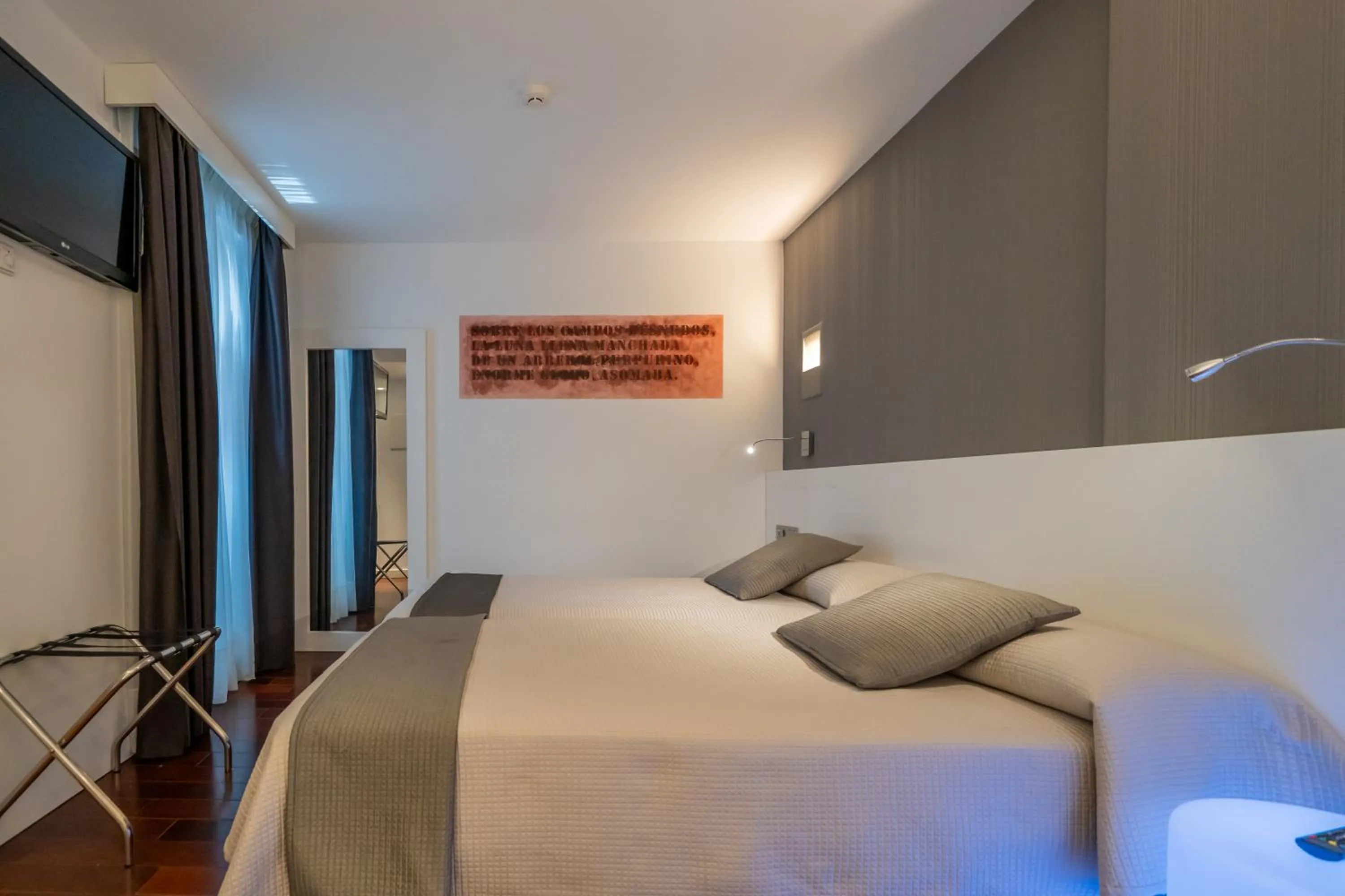 Bed in Hotel Apolonia Soria