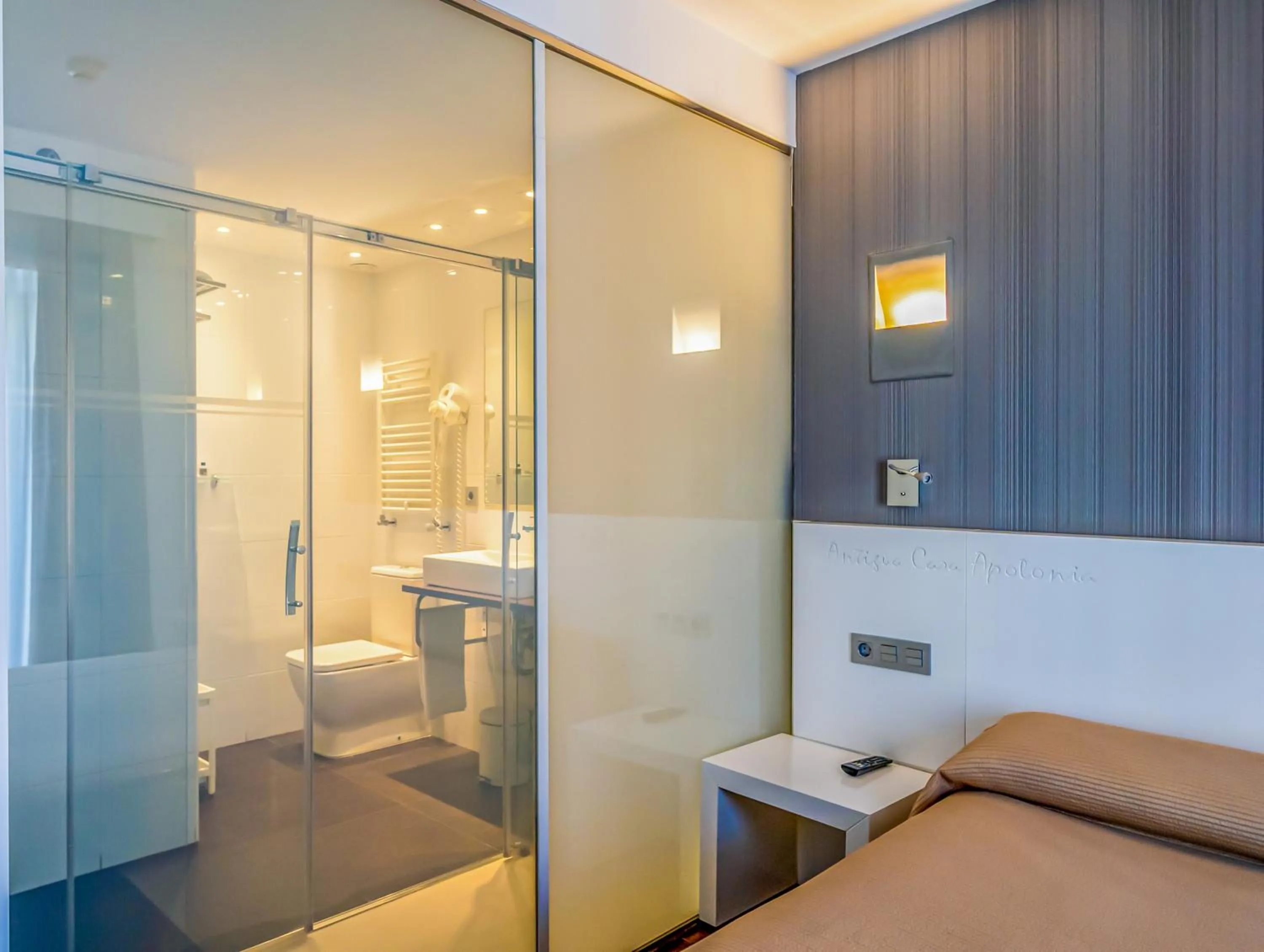 Bathroom in Hotel Apolonia Soria