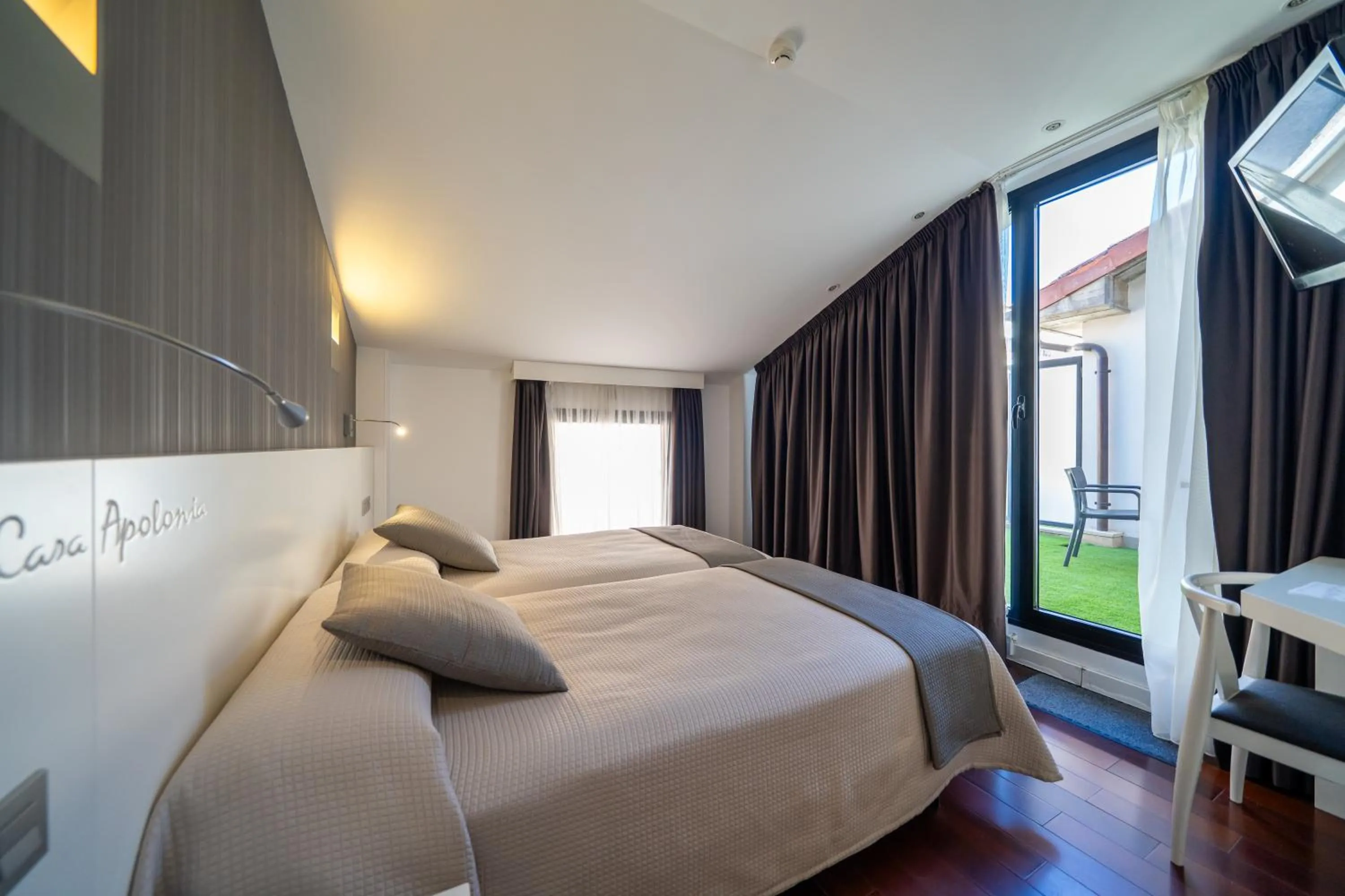 Bed in Hotel Apolonia Soria