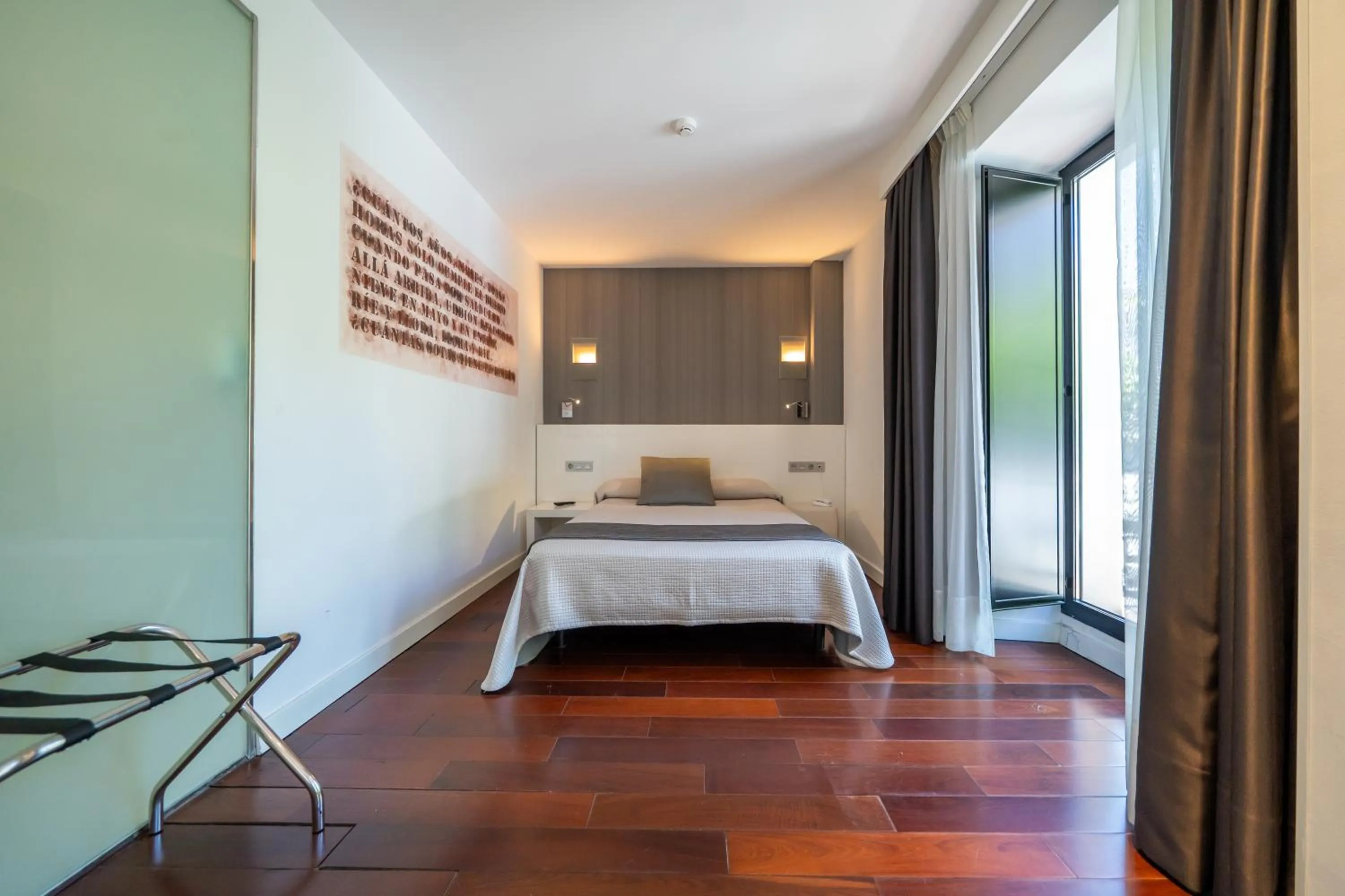 Bed in Hotel Apolonia Soria