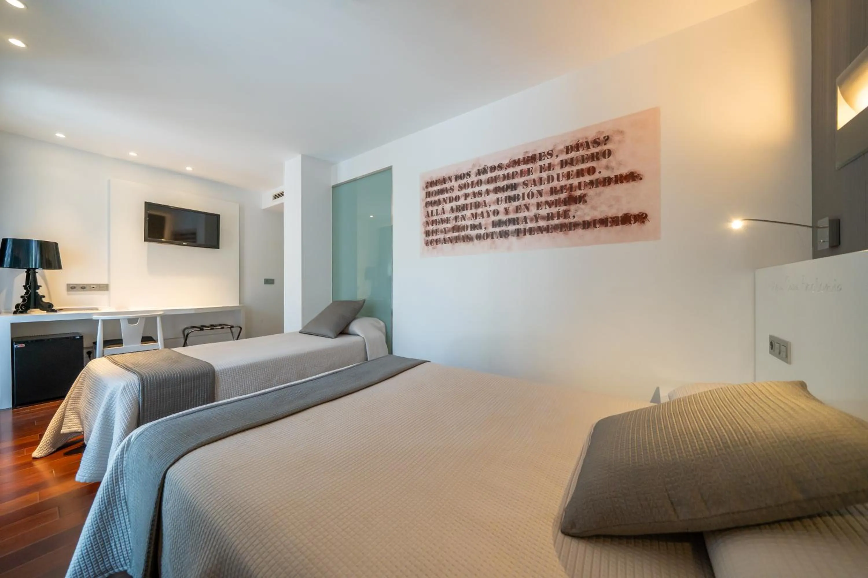 Bed in Hotel Apolonia Soria