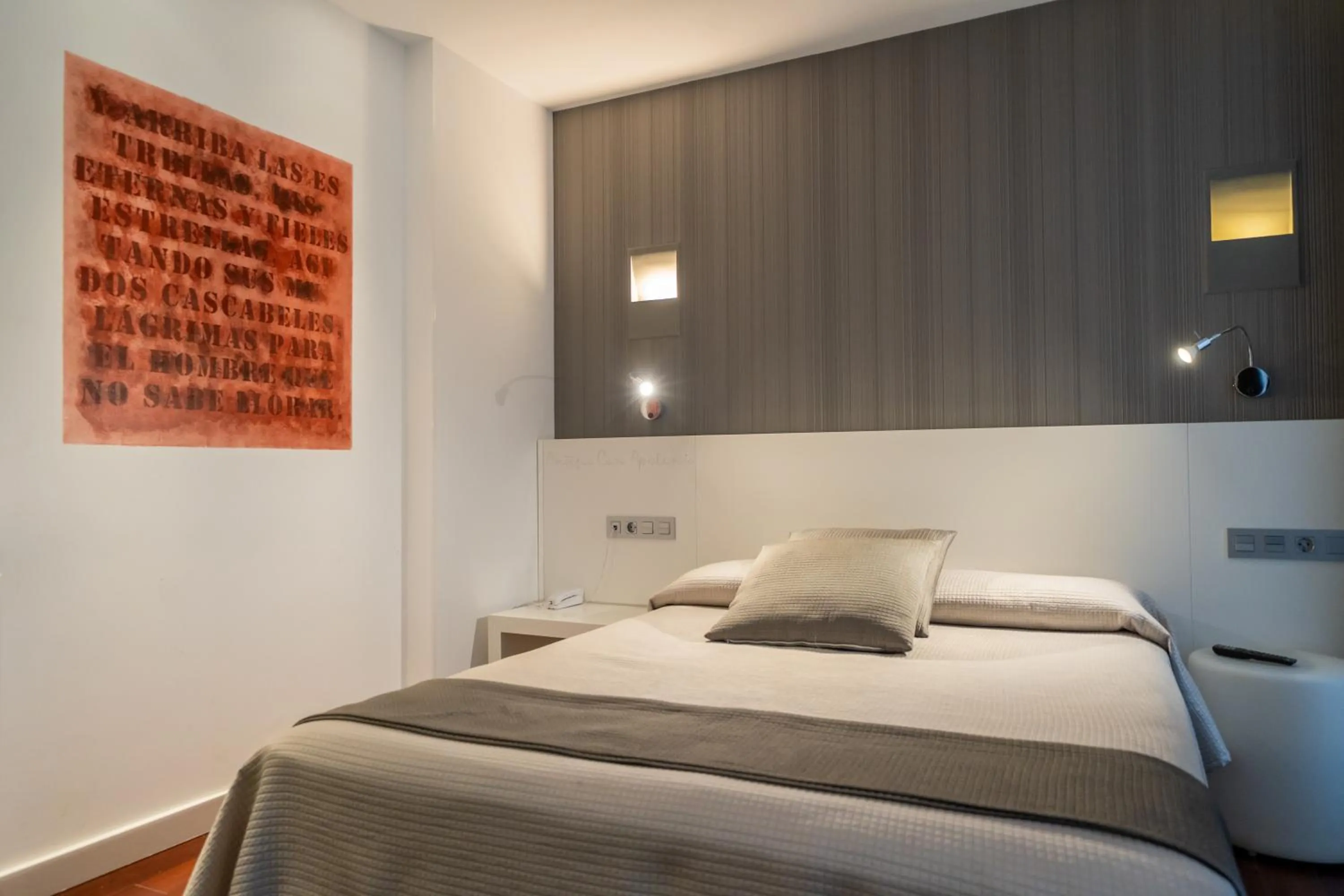 Bed in Hotel Apolonia Soria