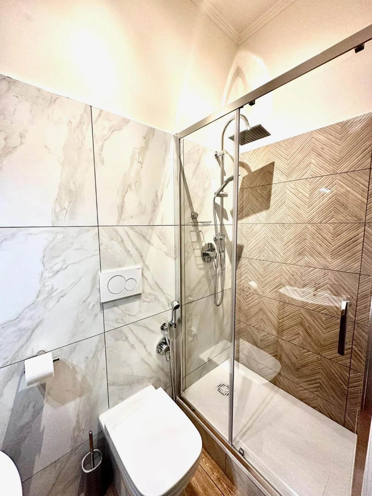 Shower in River View