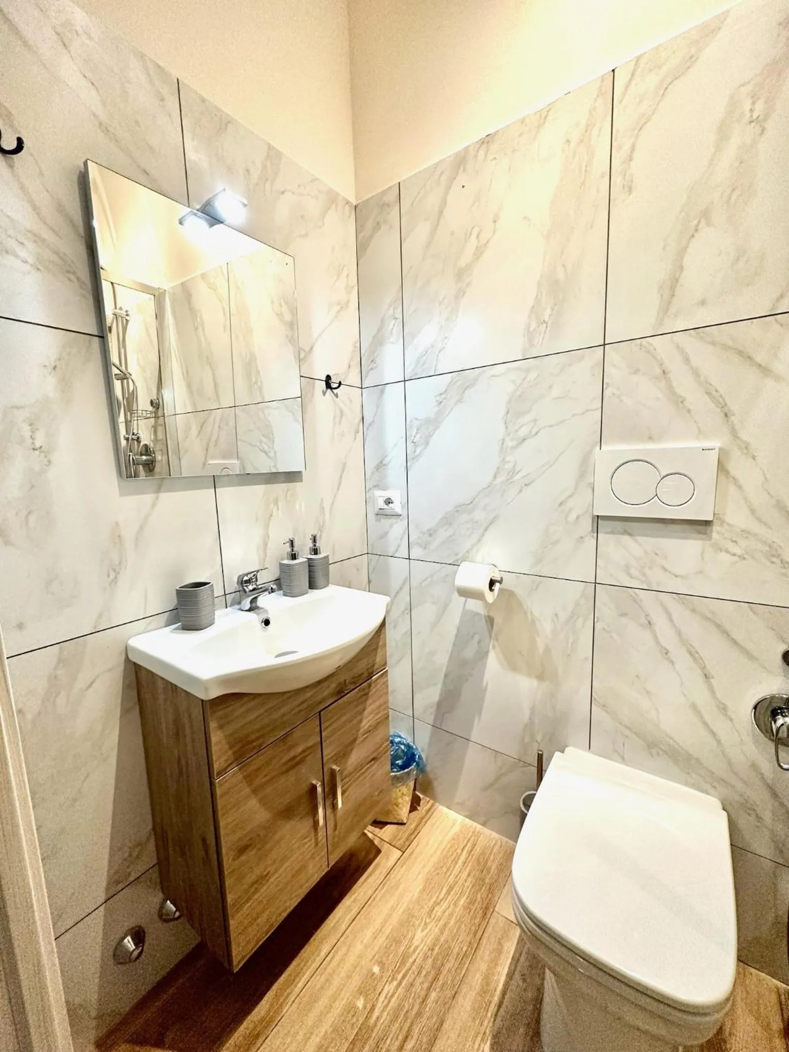 Shower in River View