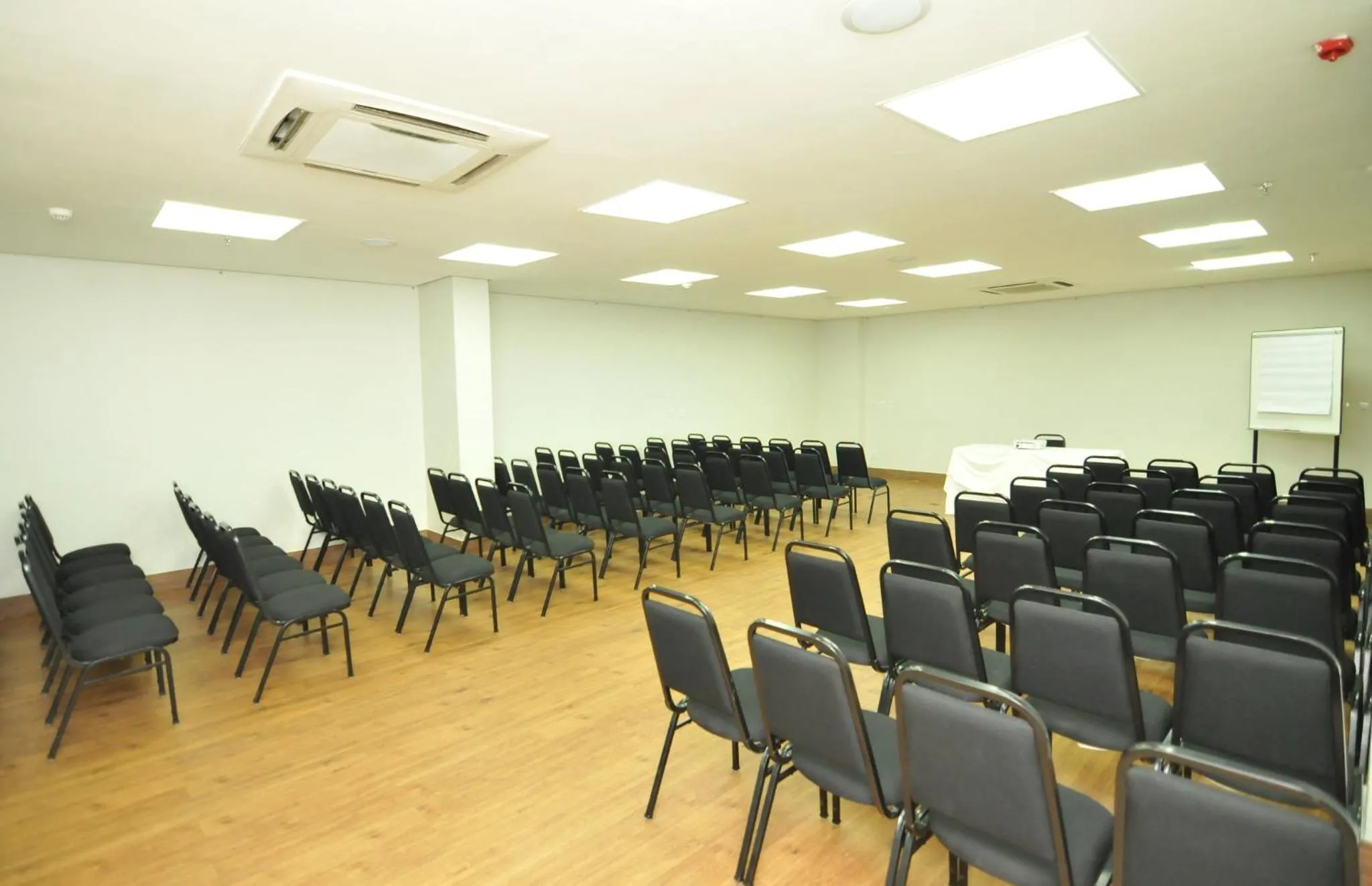 Meeting/conference room in Holiday Inn Express Belem Ananindeua by IHG