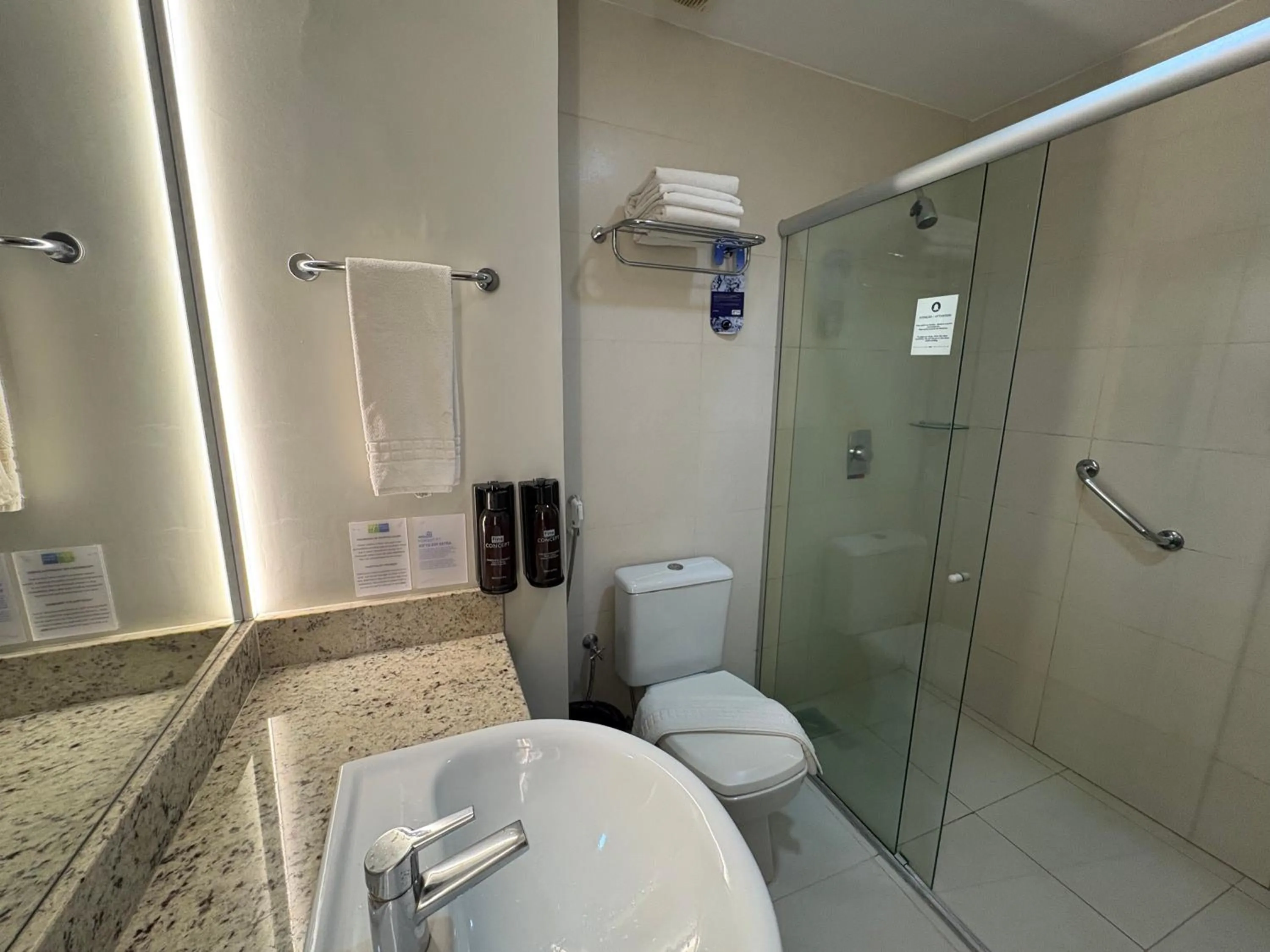 Shower in Holiday Inn Express Belem Ananindeua by IHG