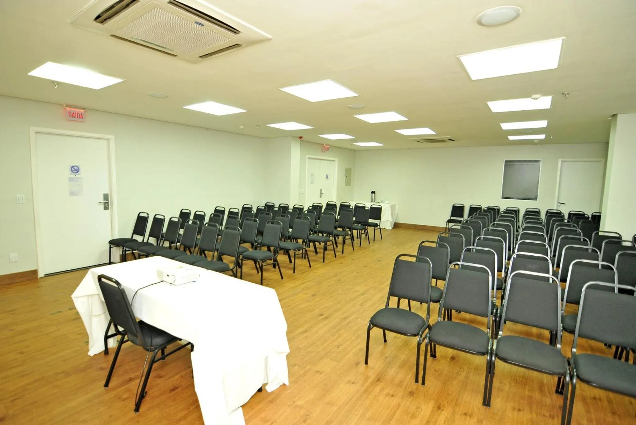 Meeting/conference room in Holiday Inn Express Belem Ananindeua by IHG