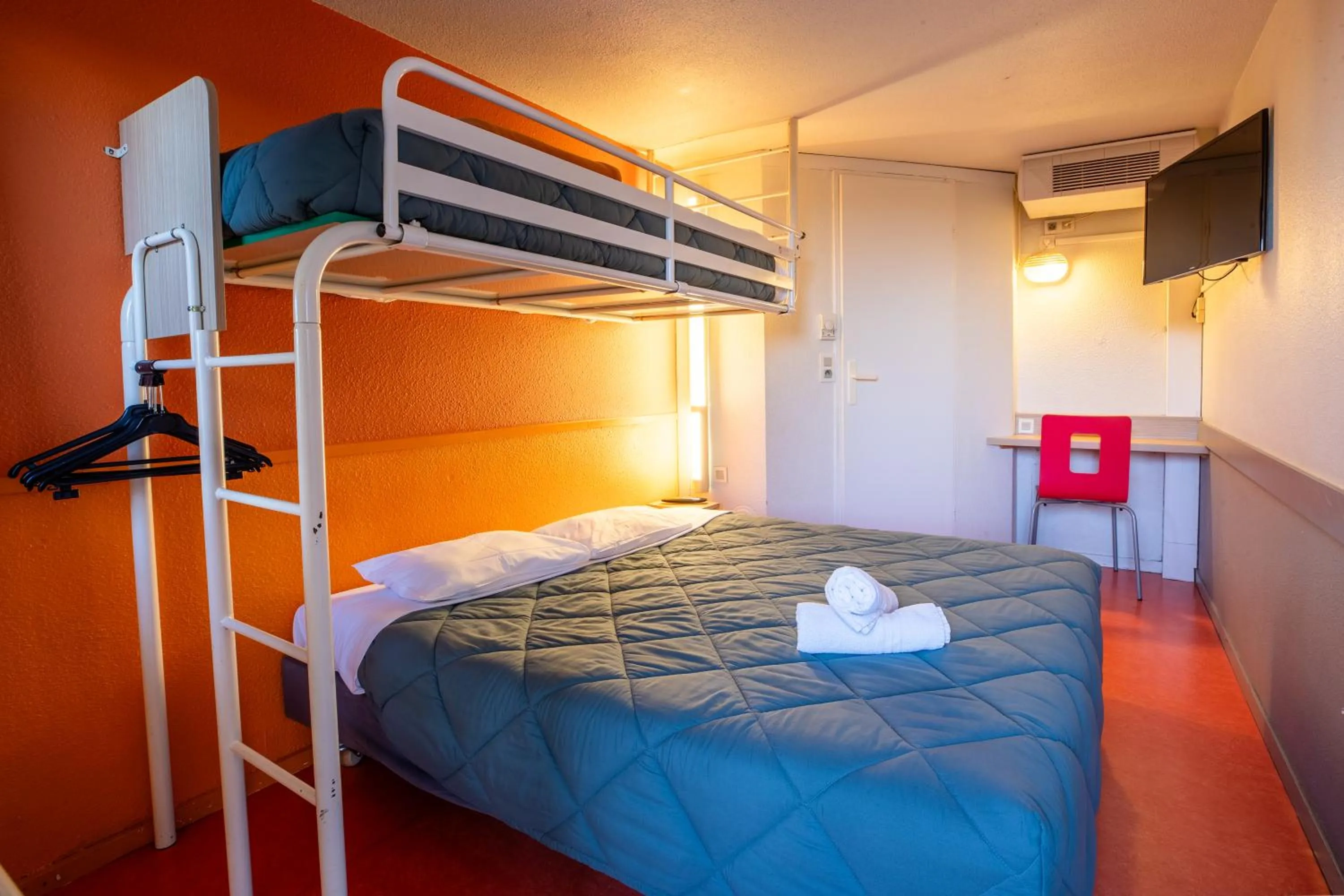 Bed in Premiere Classe Laon