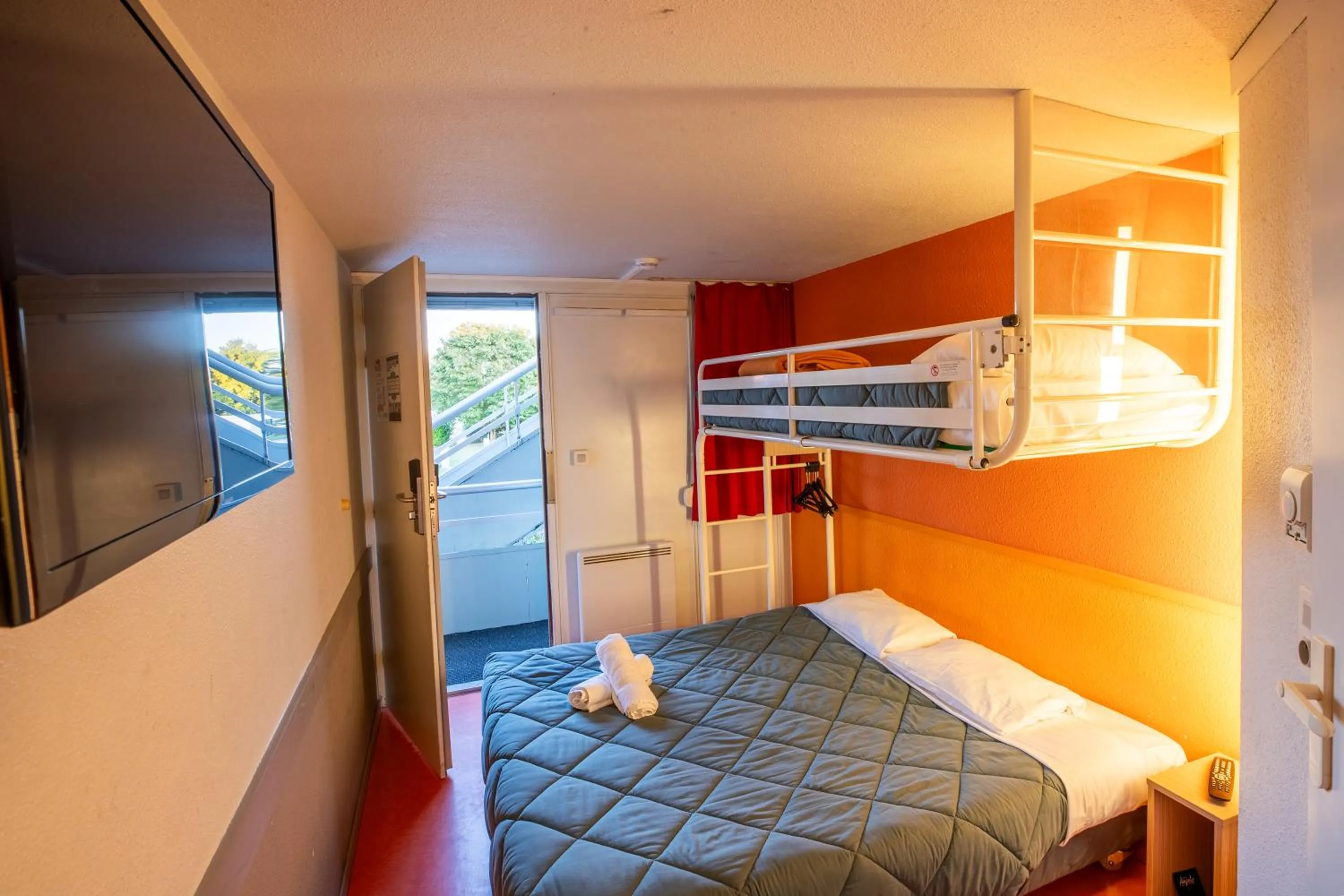 Bed in Premiere Classe Laon