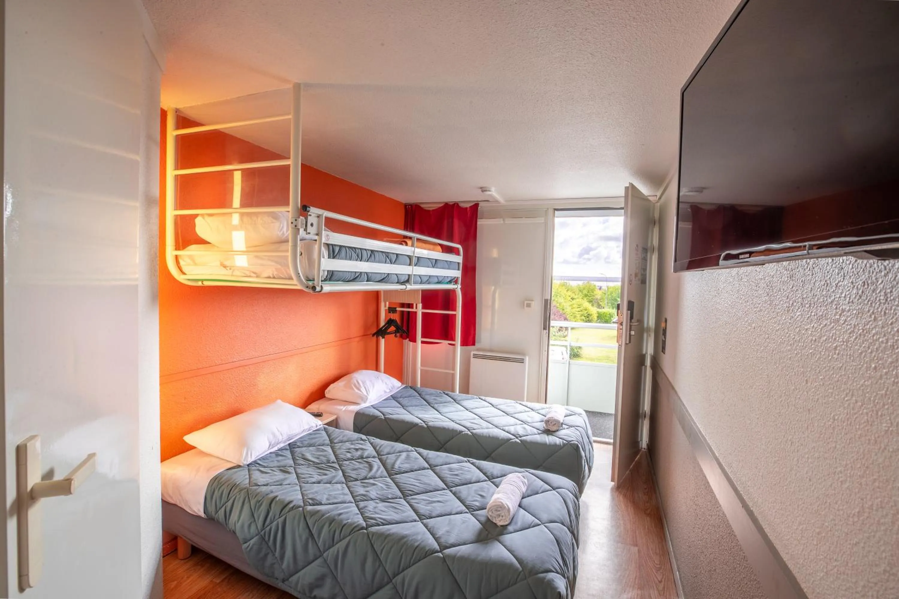 Bed in Premiere Classe Laon