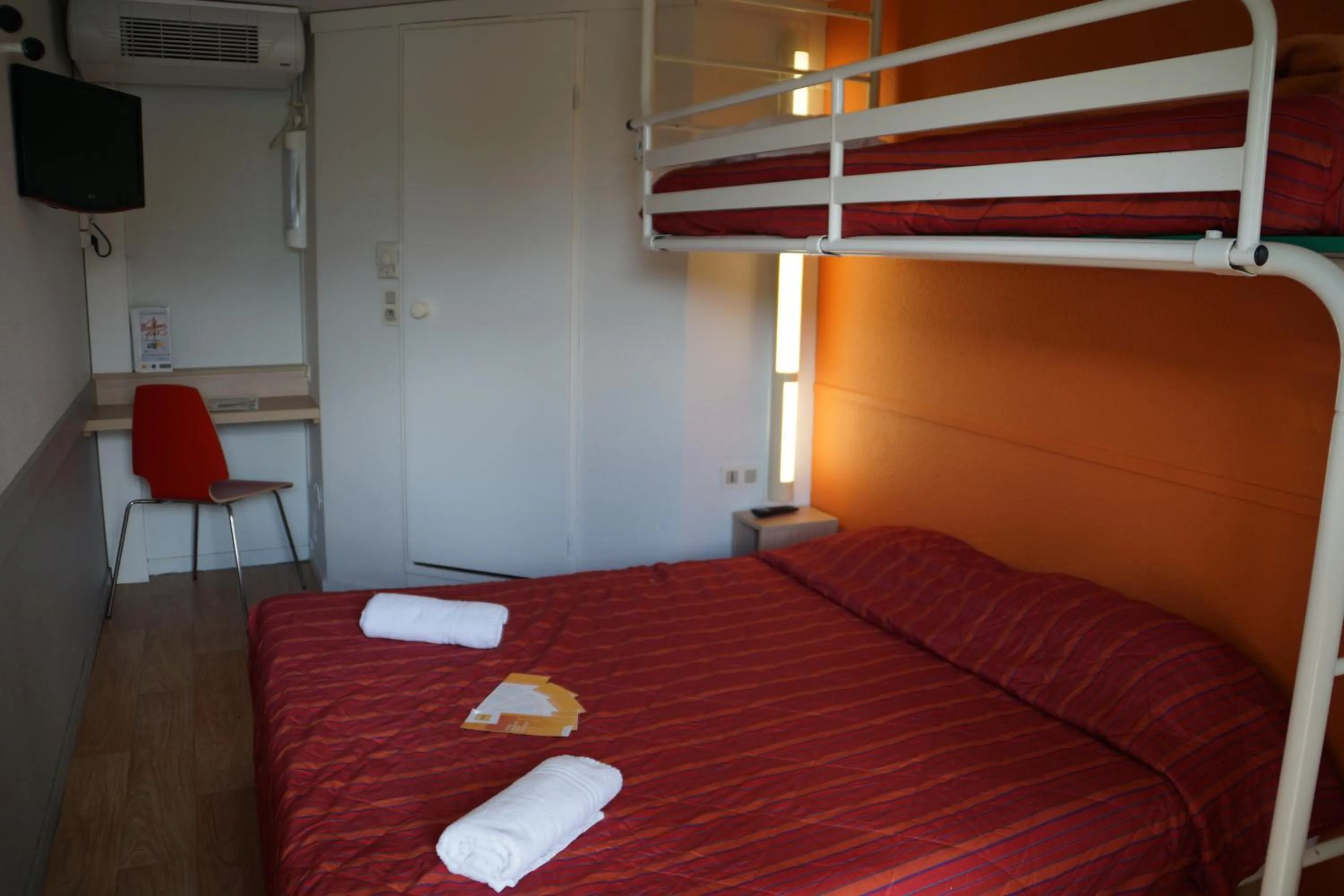 bunk bed, Bed in Premiere Classe Laon