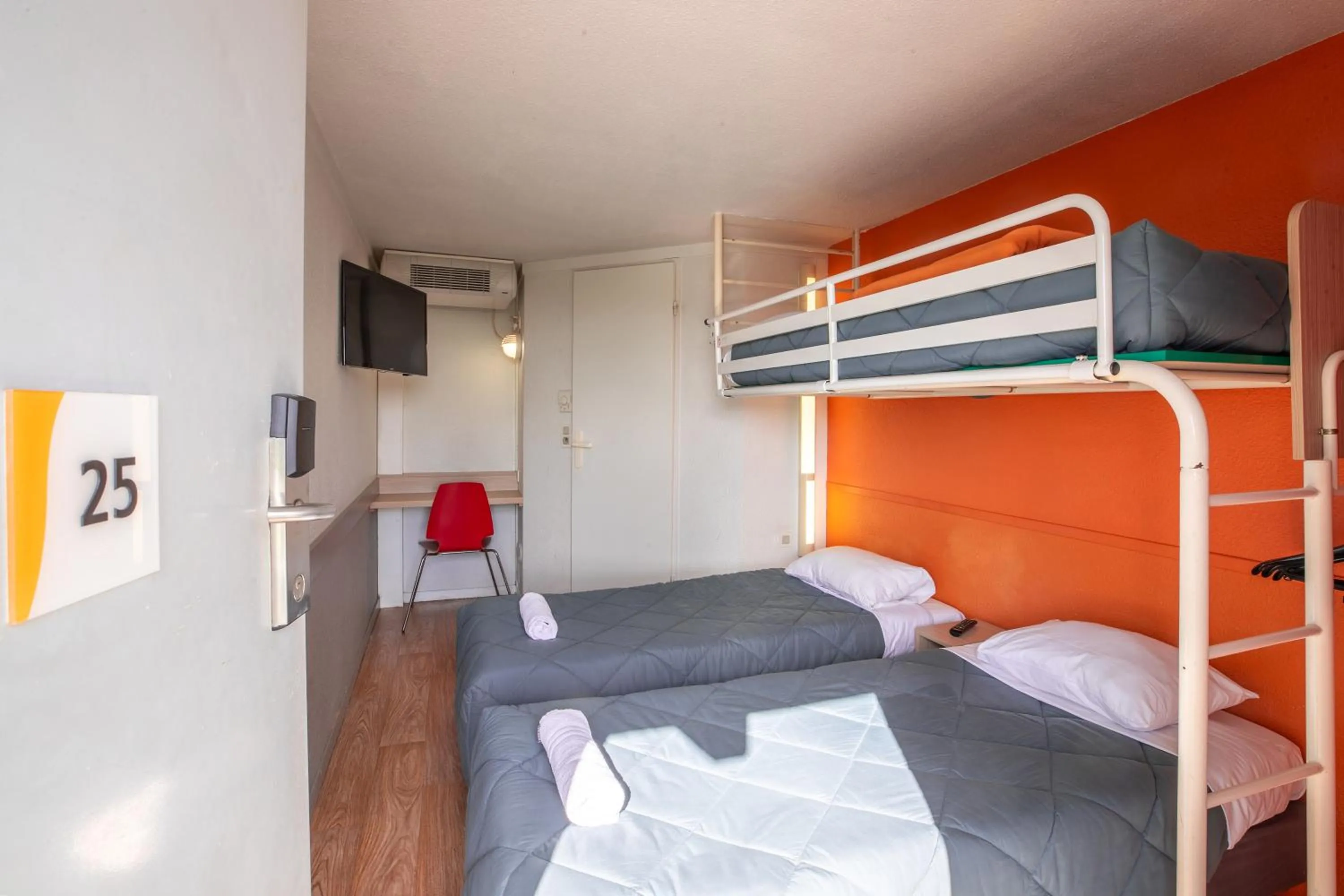 Bed in Premiere Classe Laon