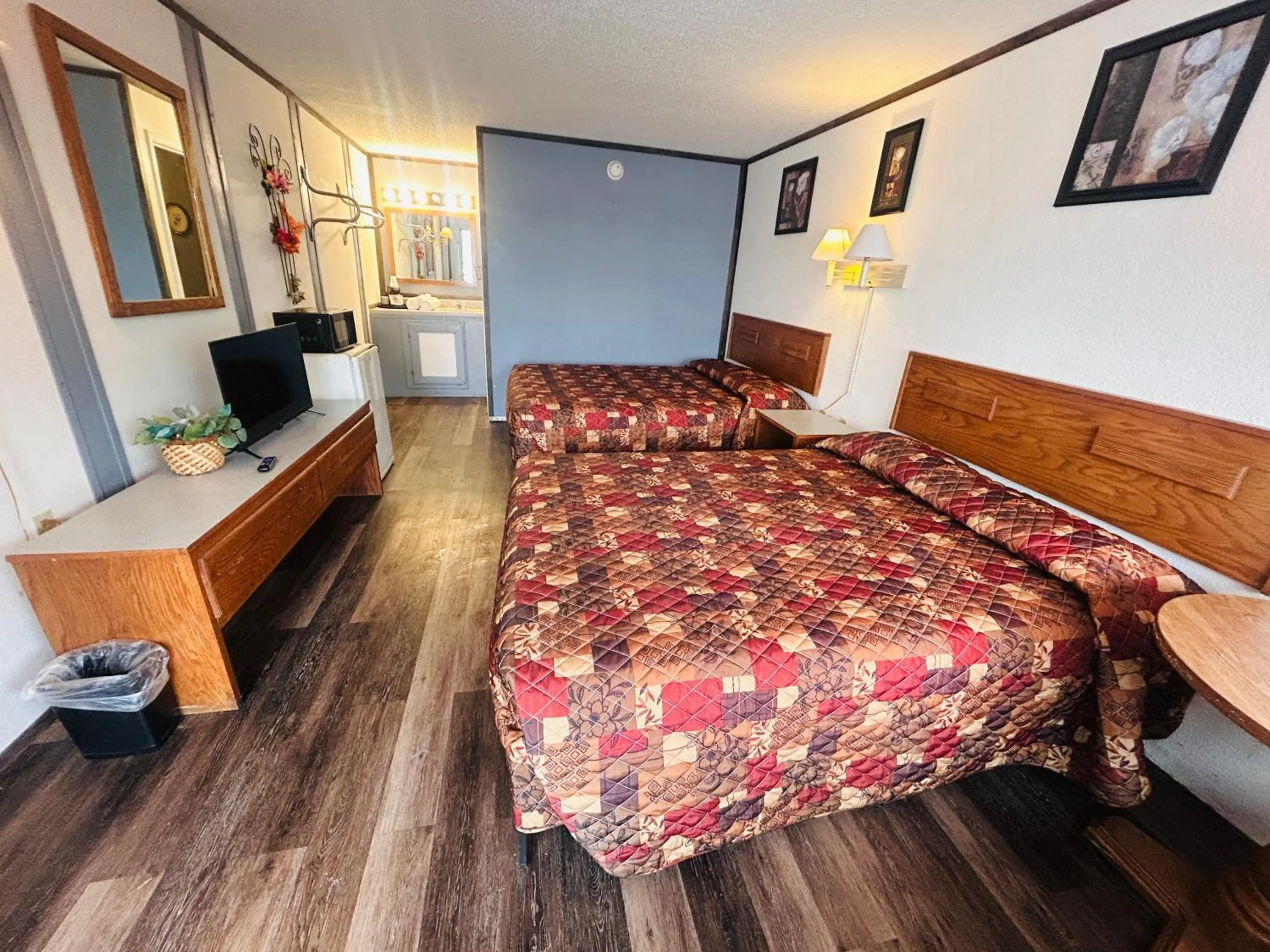 Bedroom in Big South Fork Trail Lodge Stearns
