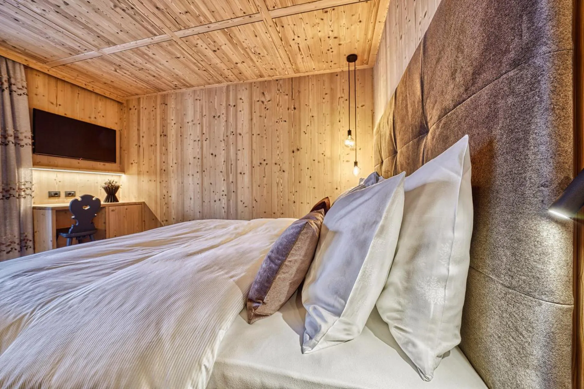 Photo of the whole room, Bed in Hotel Pustertalerhof