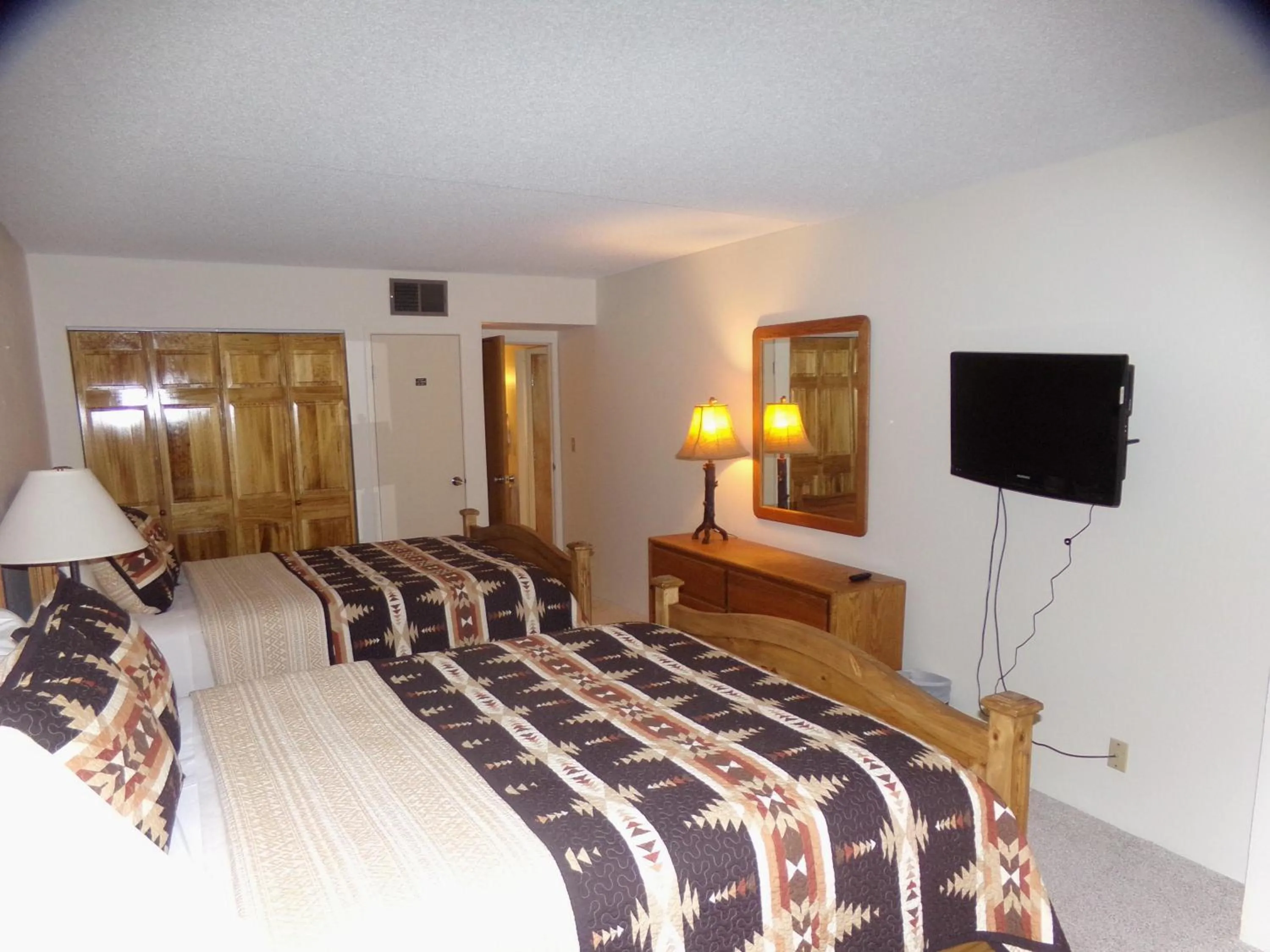 Bed in Summit House 2 bed 2 bath SHGW