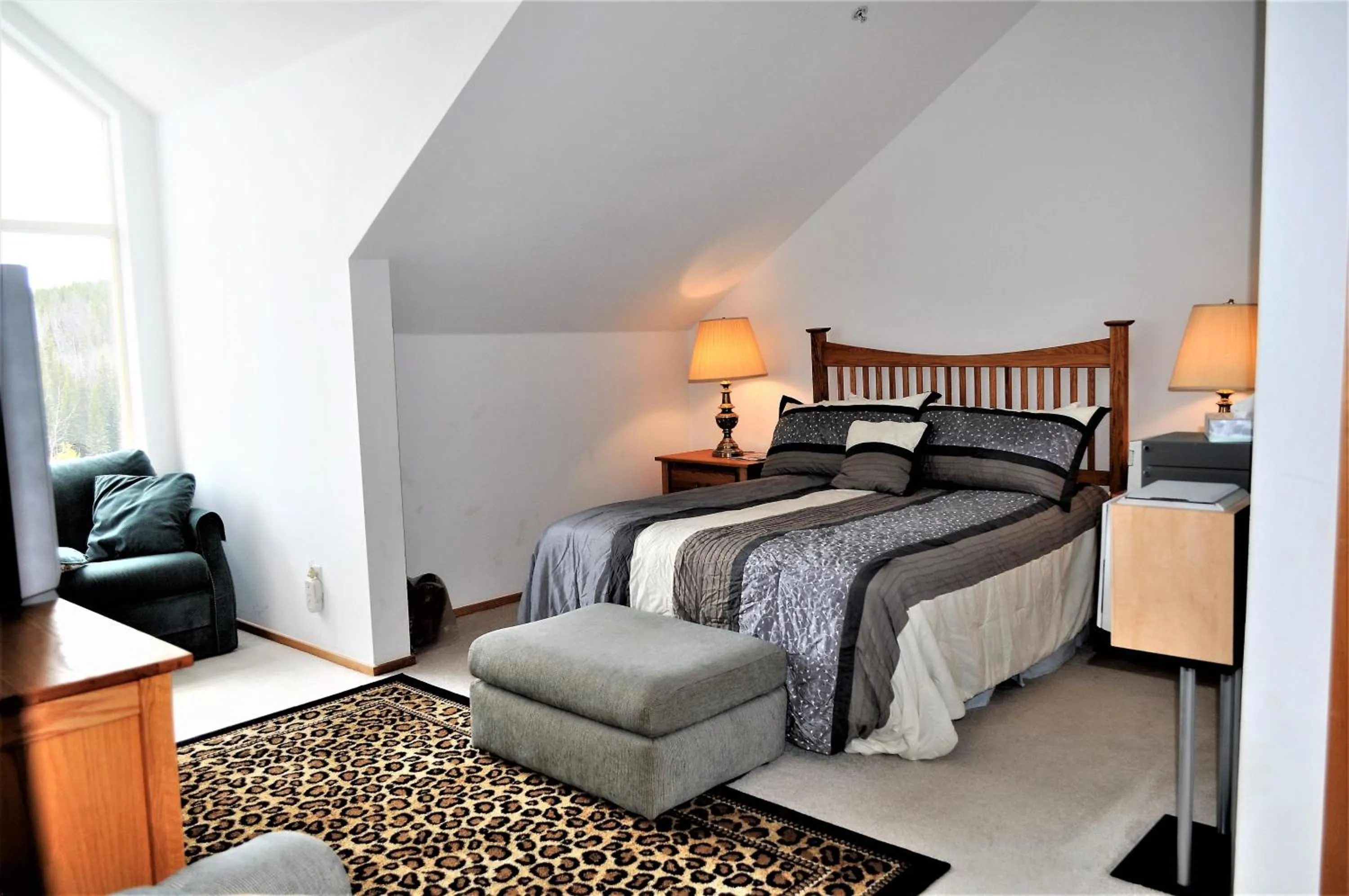 Bed in Forest Park 3 bed 4 Bath Twnhm HTJM