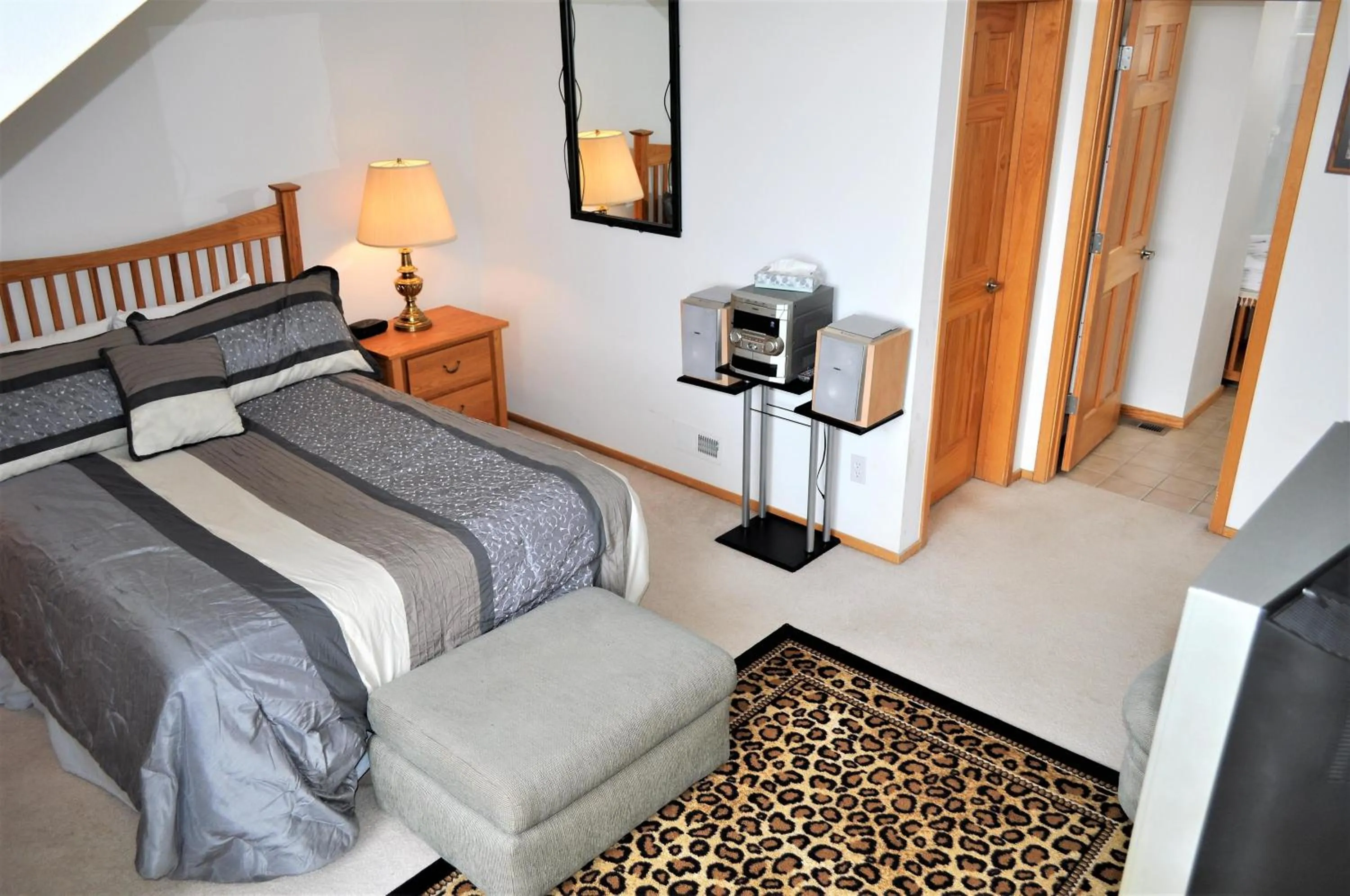 Bed in Forest Park 3 bed 4 Bath Twnhm HTJM